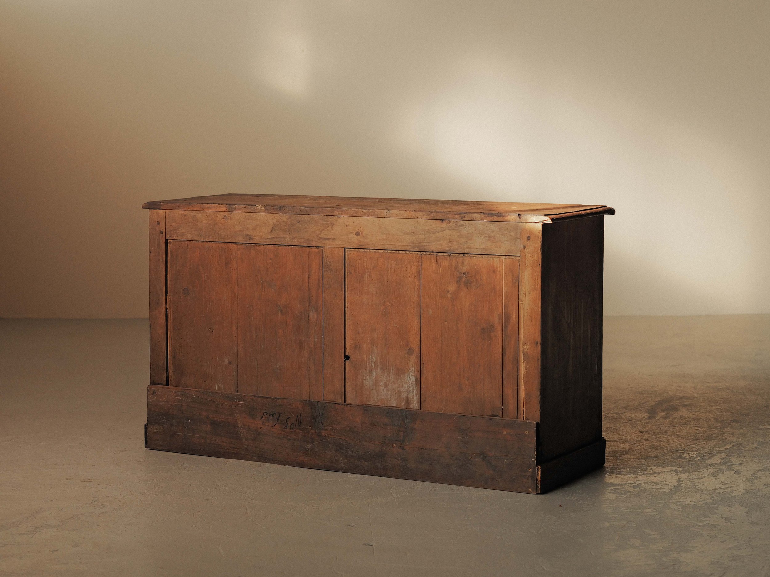 20260216M-Commode-ancien-meuble-de-metier-ou-d-atelier-en-bois-massif-Vers-1900-16.jpg