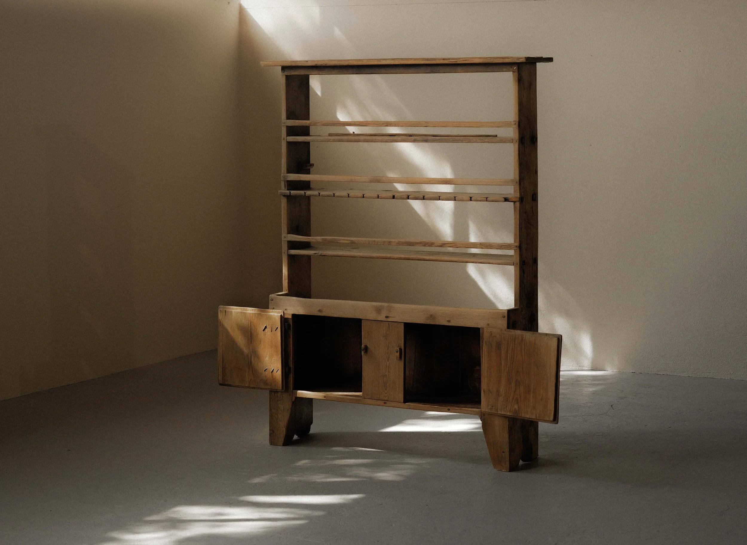 20250909M2-meuble-dressoir-art-populaire-pyrenees-19eme-siecle-7.jpg