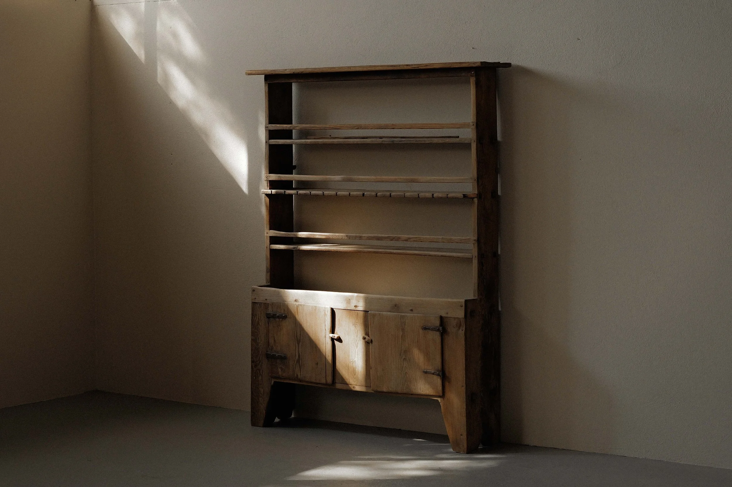20250909M2-meuble-dressoir-art-populaire-pyrenees-19eme-siecle.jpg