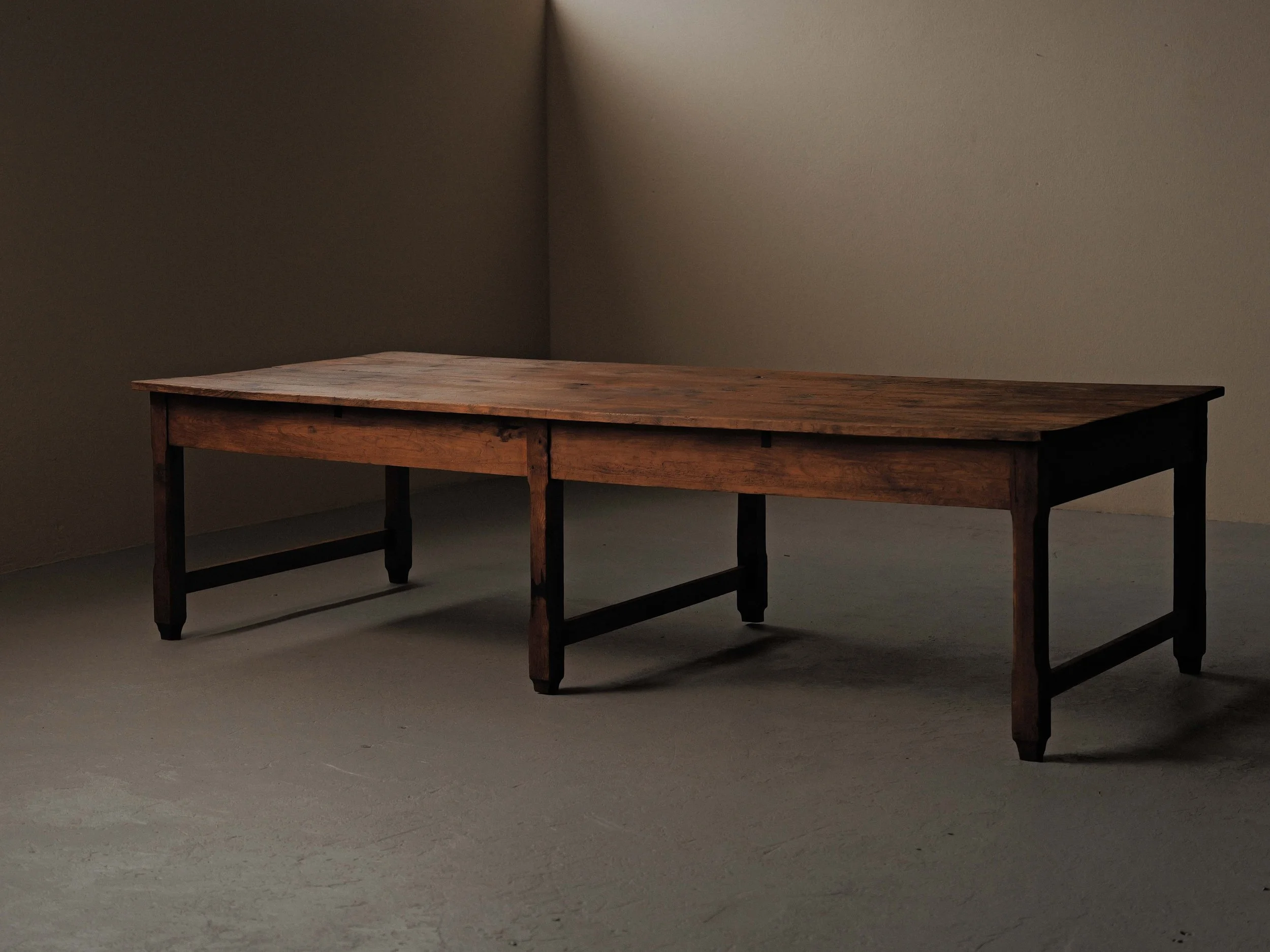 🔴 Grande table en pin massif – France, vers 1900