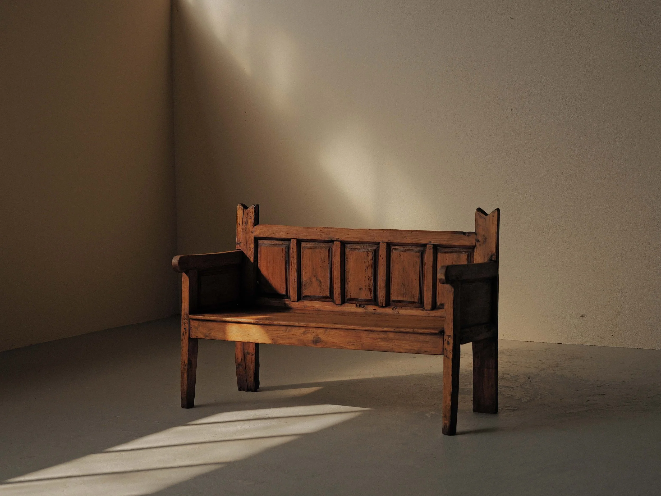 Banc en bois massif, travail populaire, Espagne, XIXe siècle