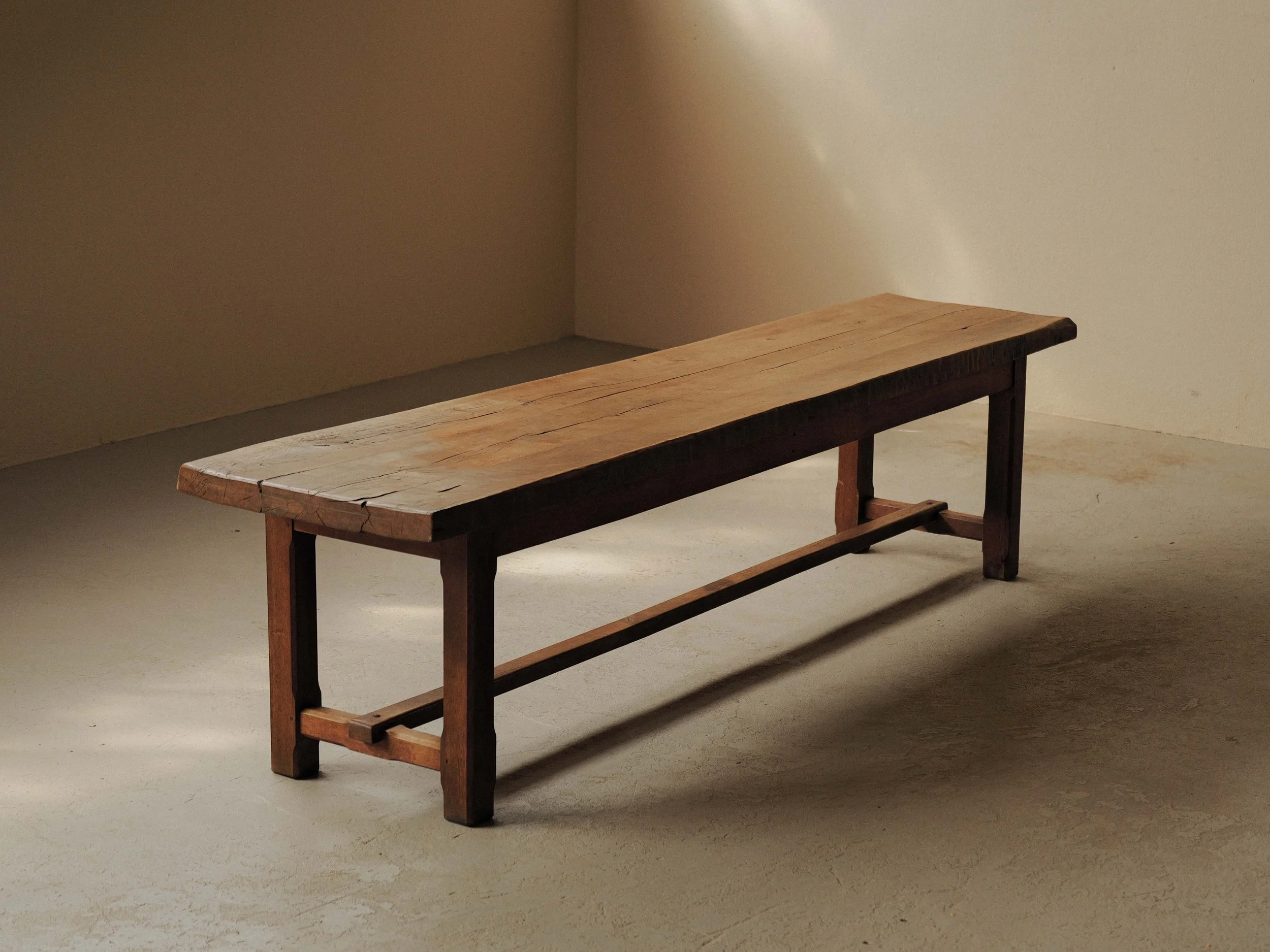 20260723T-Grande-table-artisanale-structure-en-chene-plateau-en-Orme-France-2.jpg