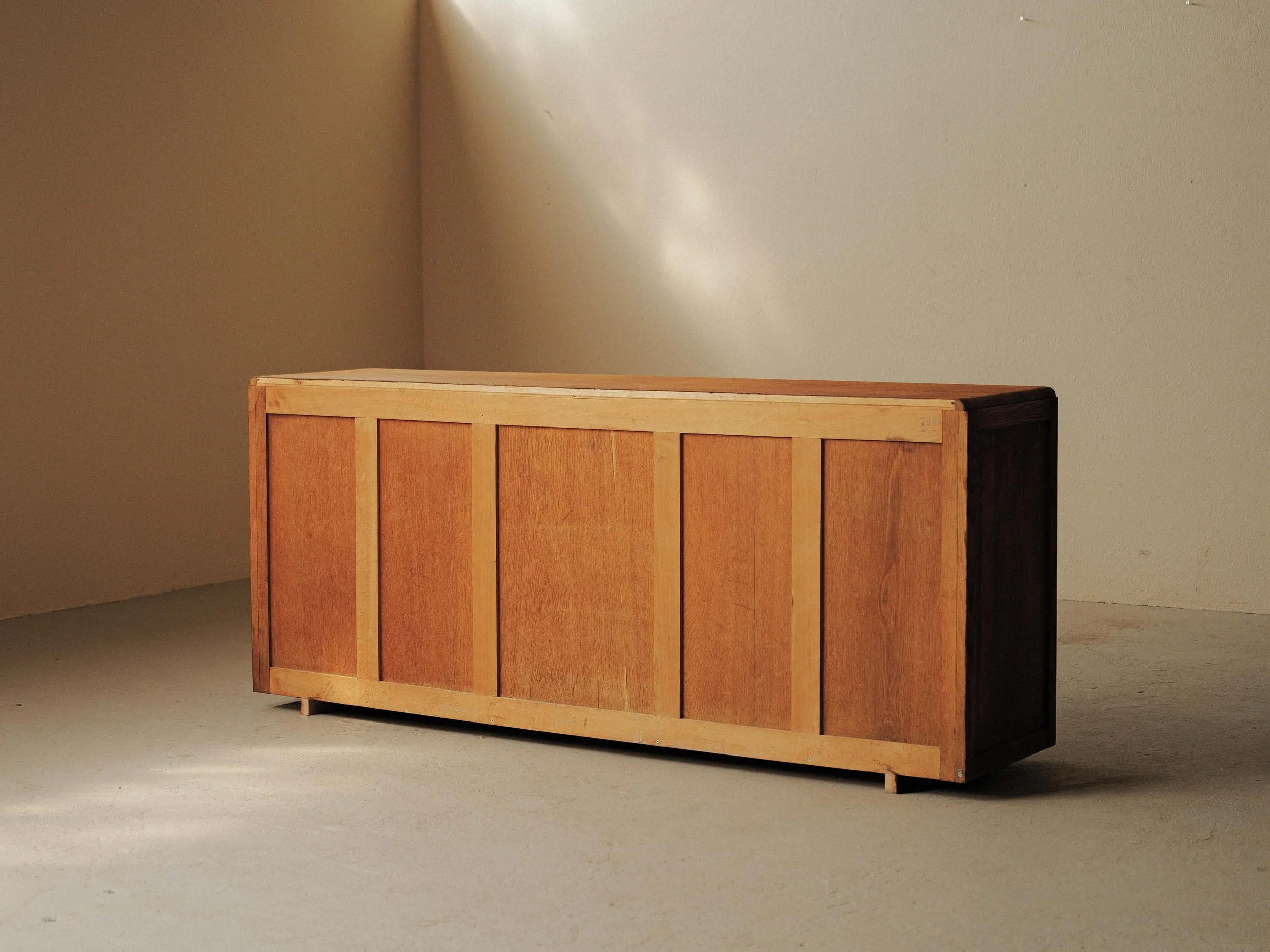20260704M-Buffet-art-deco-en-chene-et-placage-de-chene-france-vers-1940-1950-13.jpg