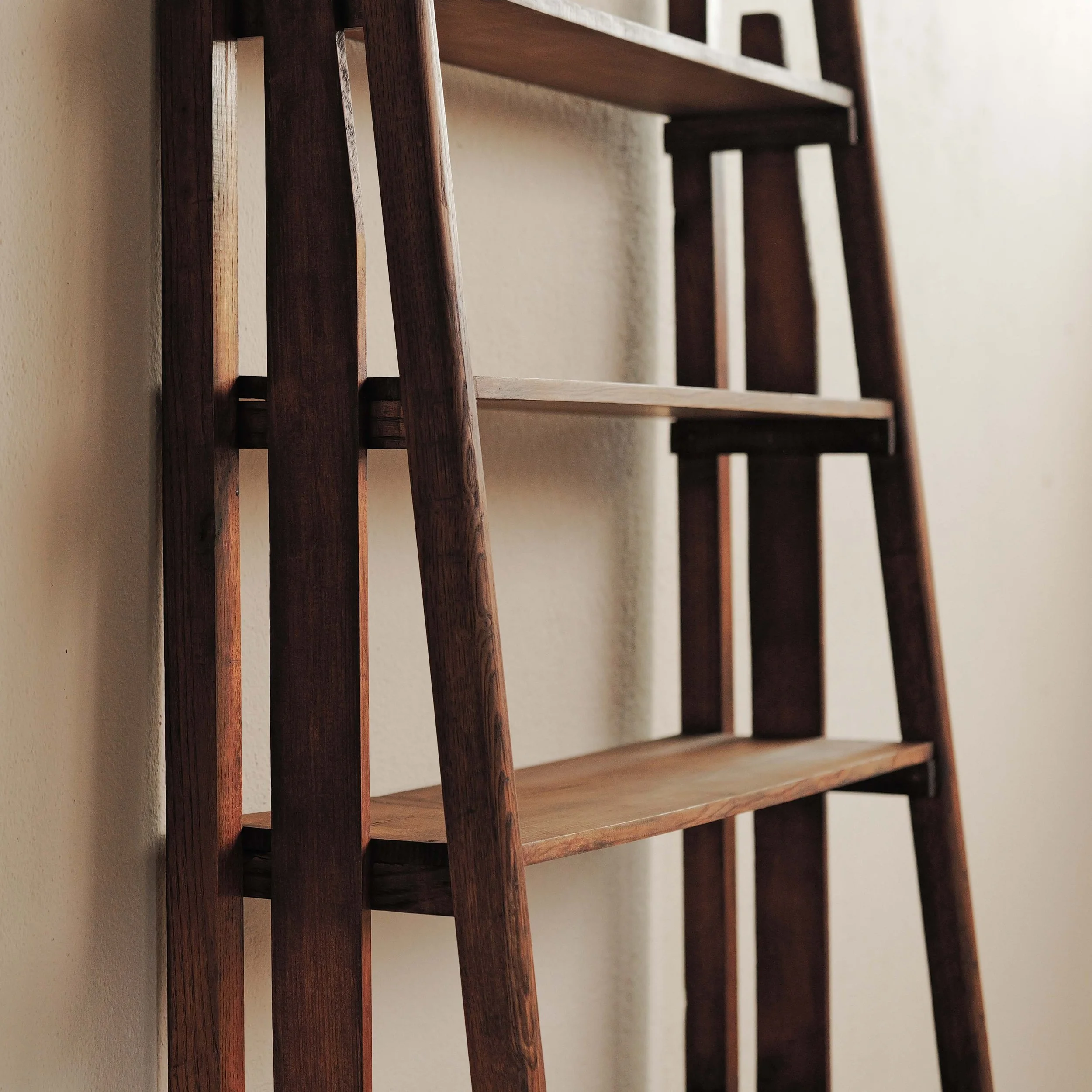 20260629M3-Meuble-artisanal-ou-d-architecte-etagere-secretaire-en-pin-et-chene-Vers-1960-10.jpg
