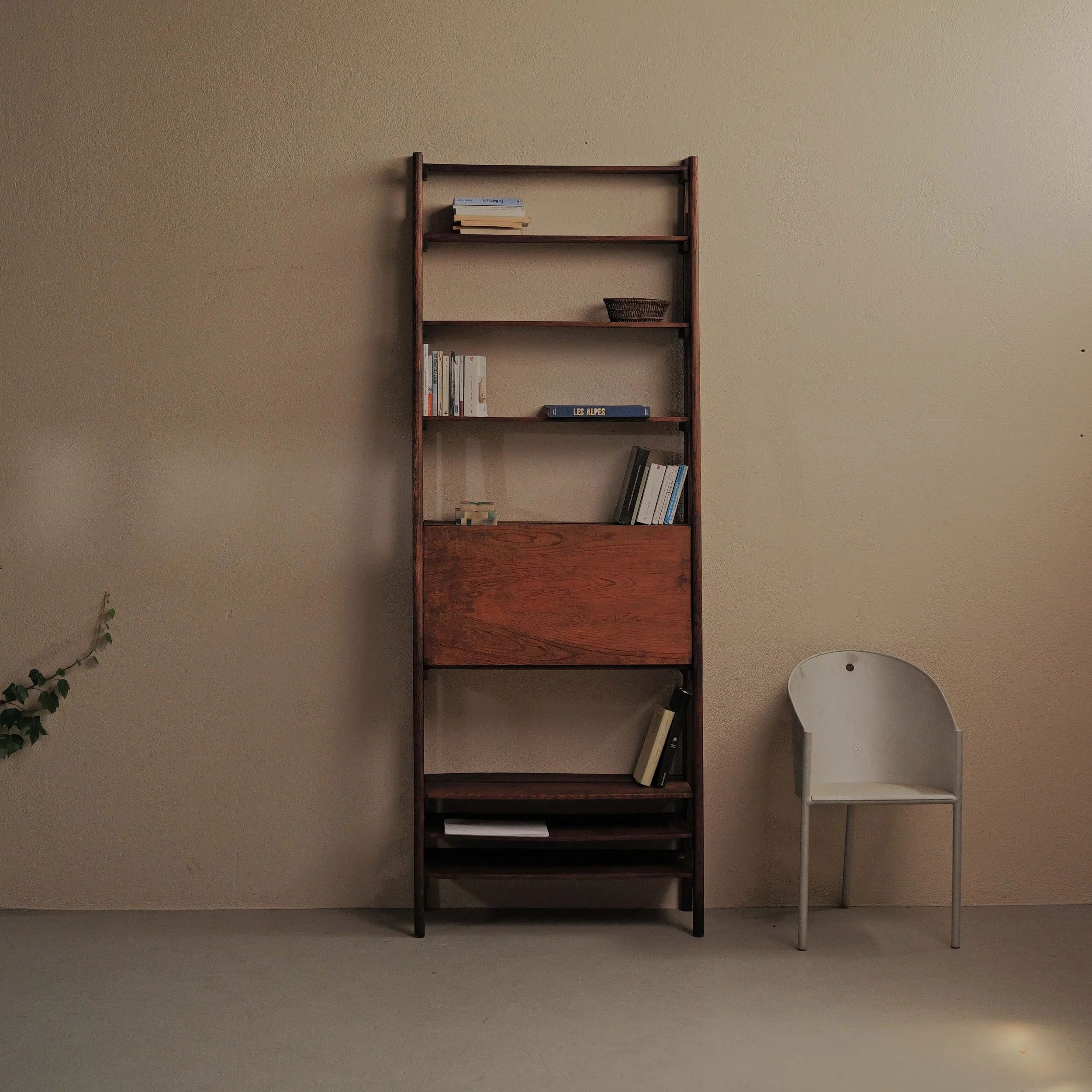 20260629M3-Meuble-artisanal-ou-d-architecte-etagere-secretaire-en-pin-et-chene-Vers-1960-16.jpg