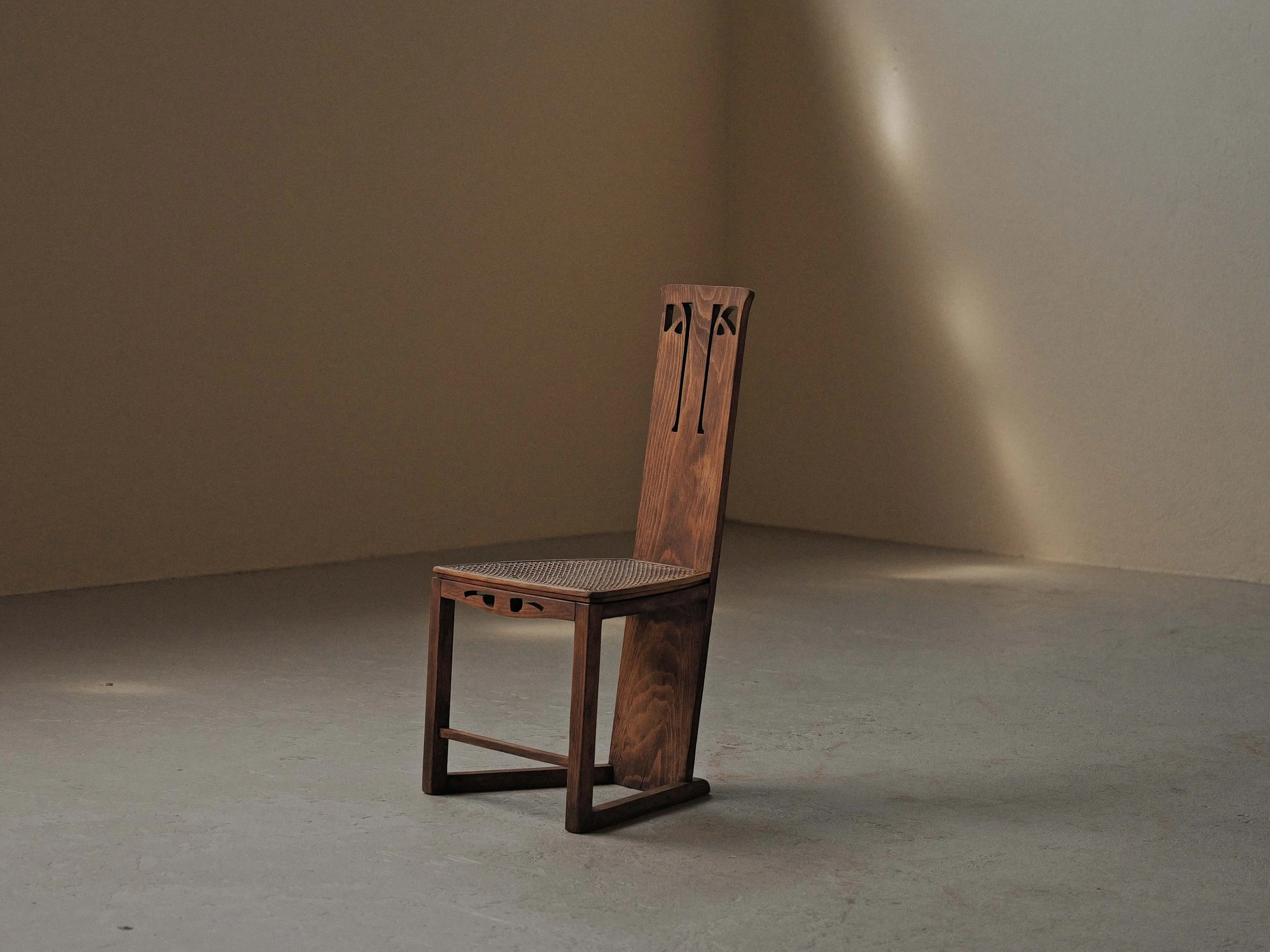 20260518A-chaise-d'appoint-bois-massif-et-cannage-pietements-traineaux-vers-1900.jpg