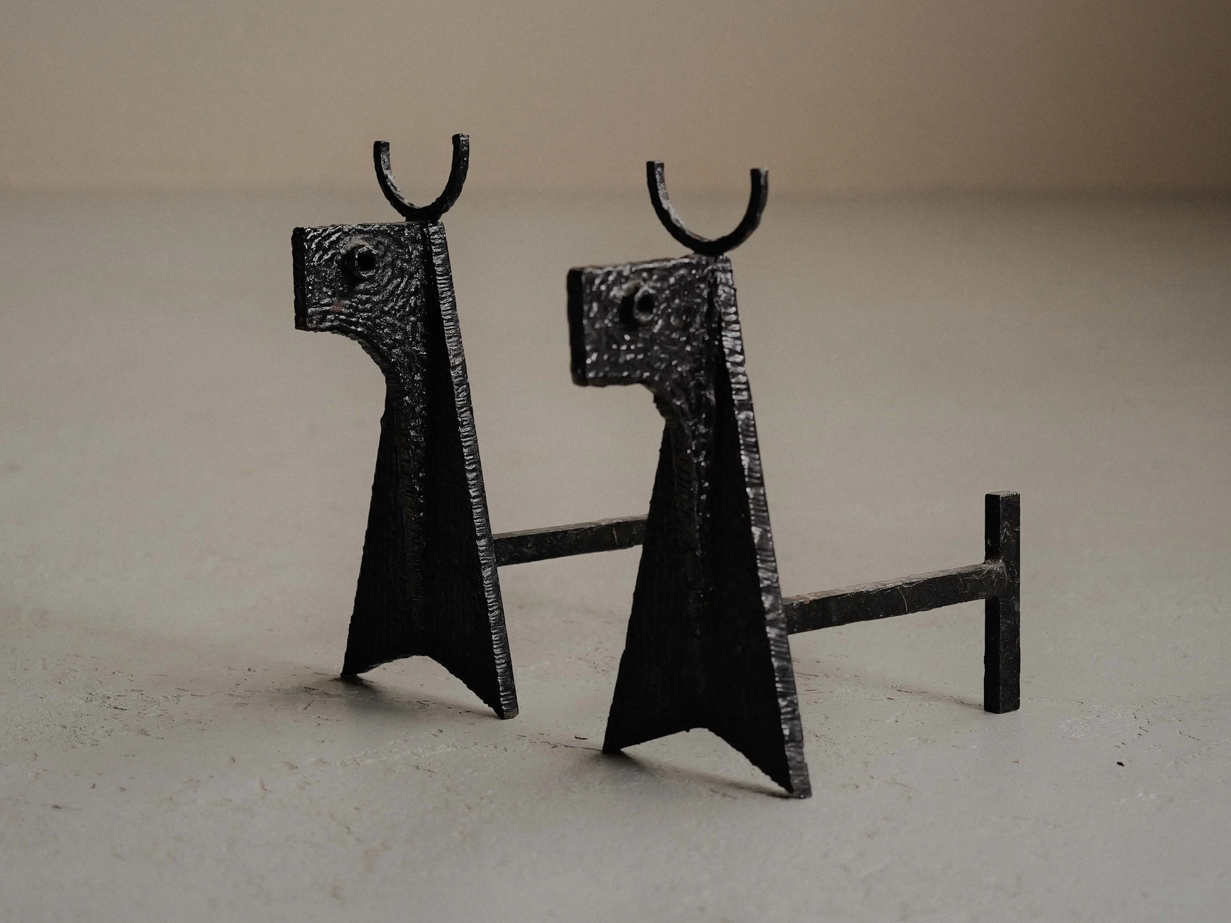 🔴 Paire de chenets zoomorphes, France vers 1970