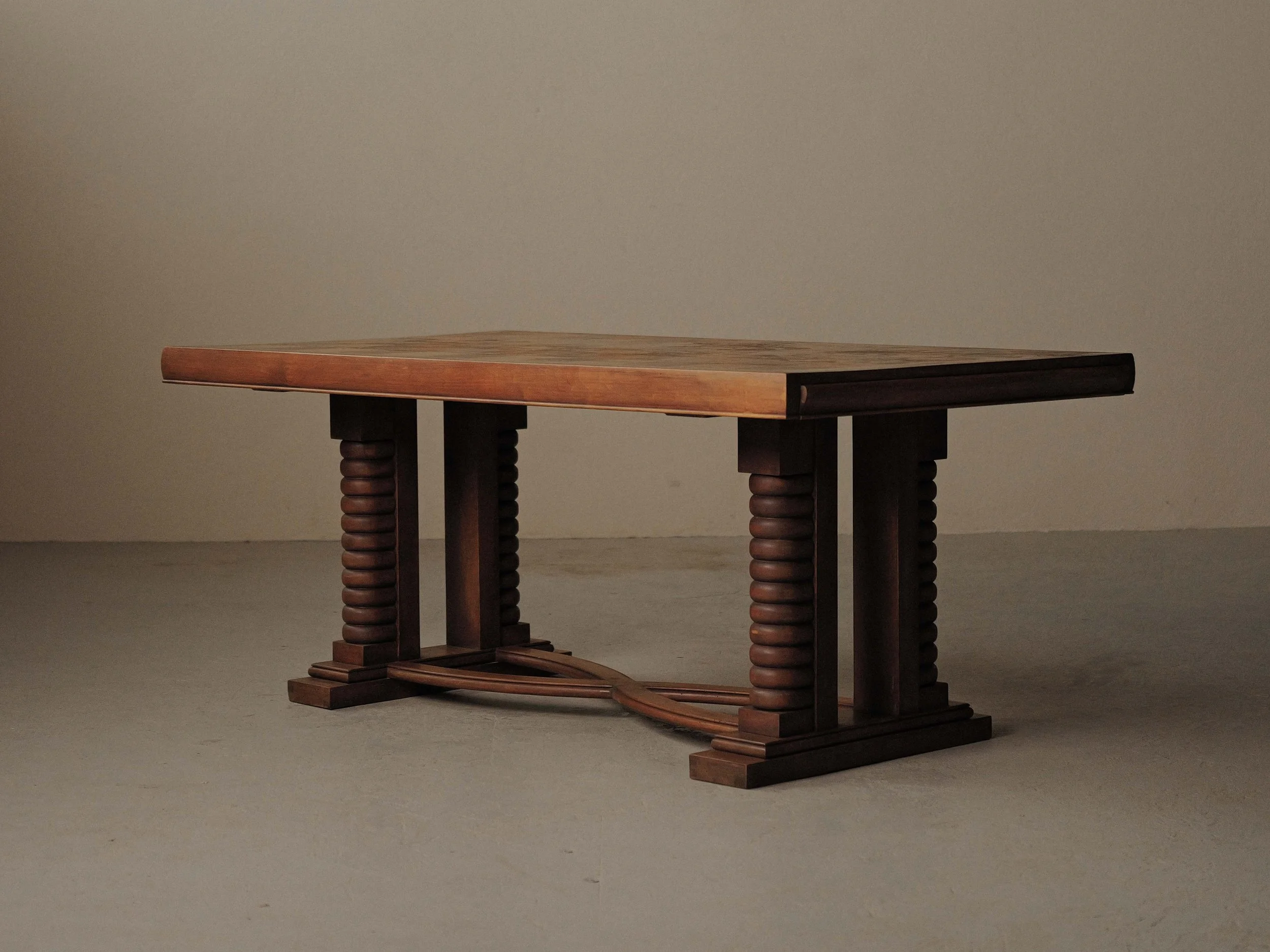 20260907T-table-en-chene-pieds-sculptes-plateau-marqueterie-france-vers-1940-8.jpg
