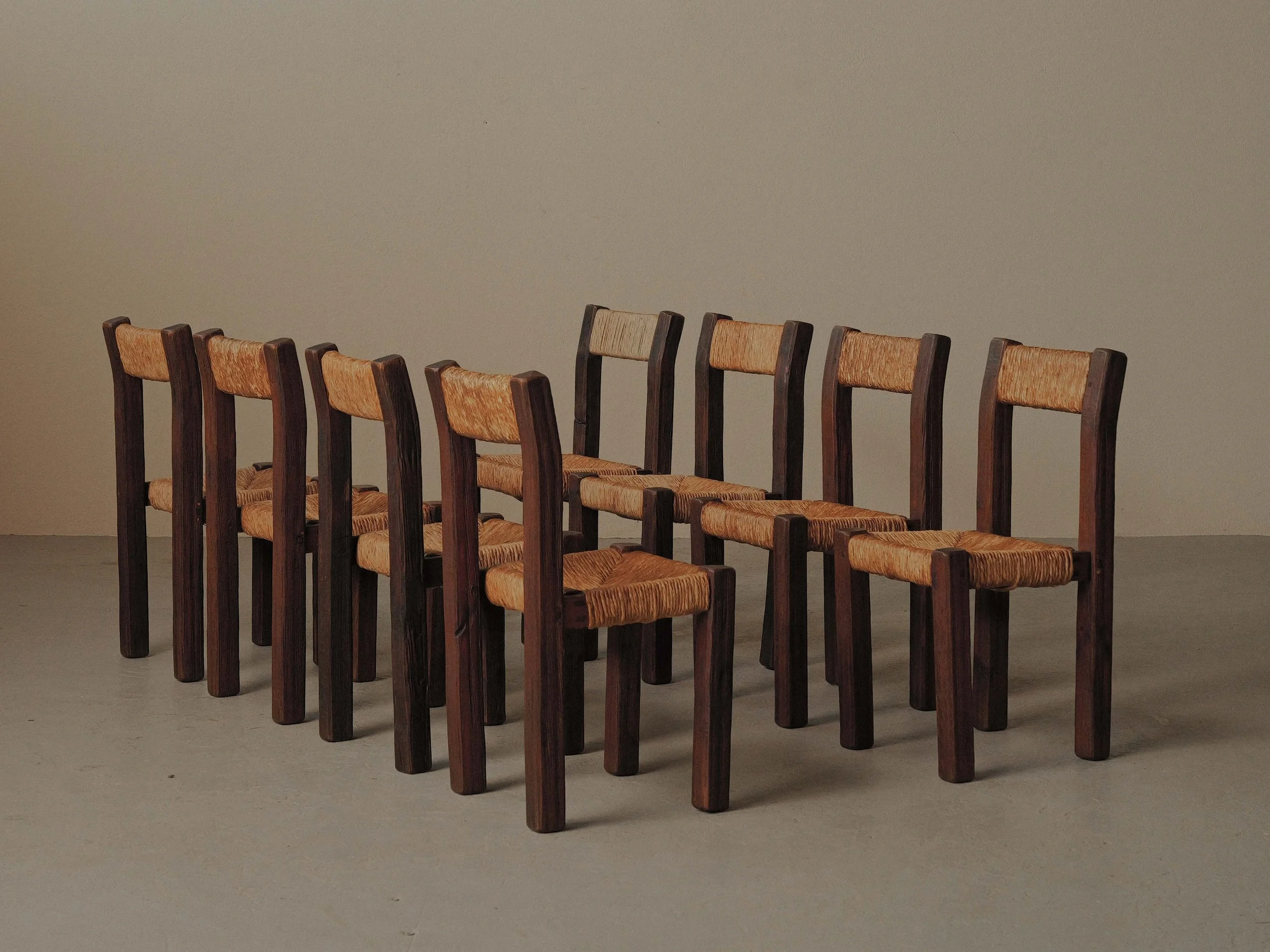 20260628A-et-20260630A2-ensemble-de-8-chaises-en-meleze-massif-et-paille-tressee-travail-artisanal-francais-vers-1960.jpg