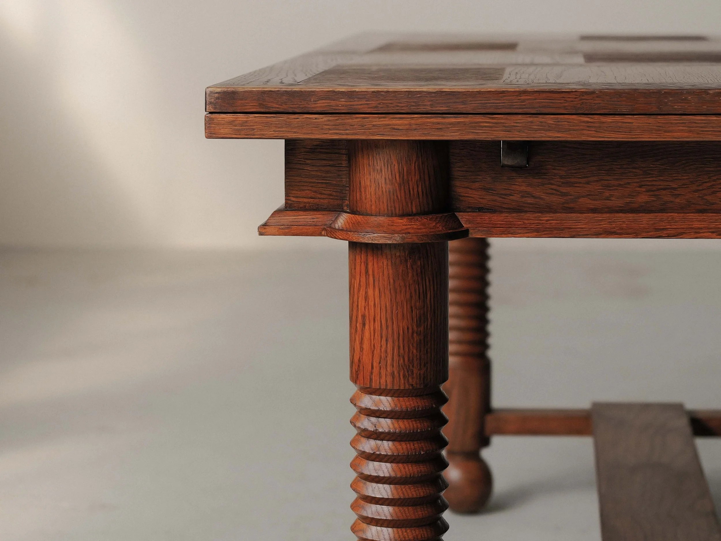 20260420T2-table-regionaliste-chene-travail-francais-1940-1950-4.jpg