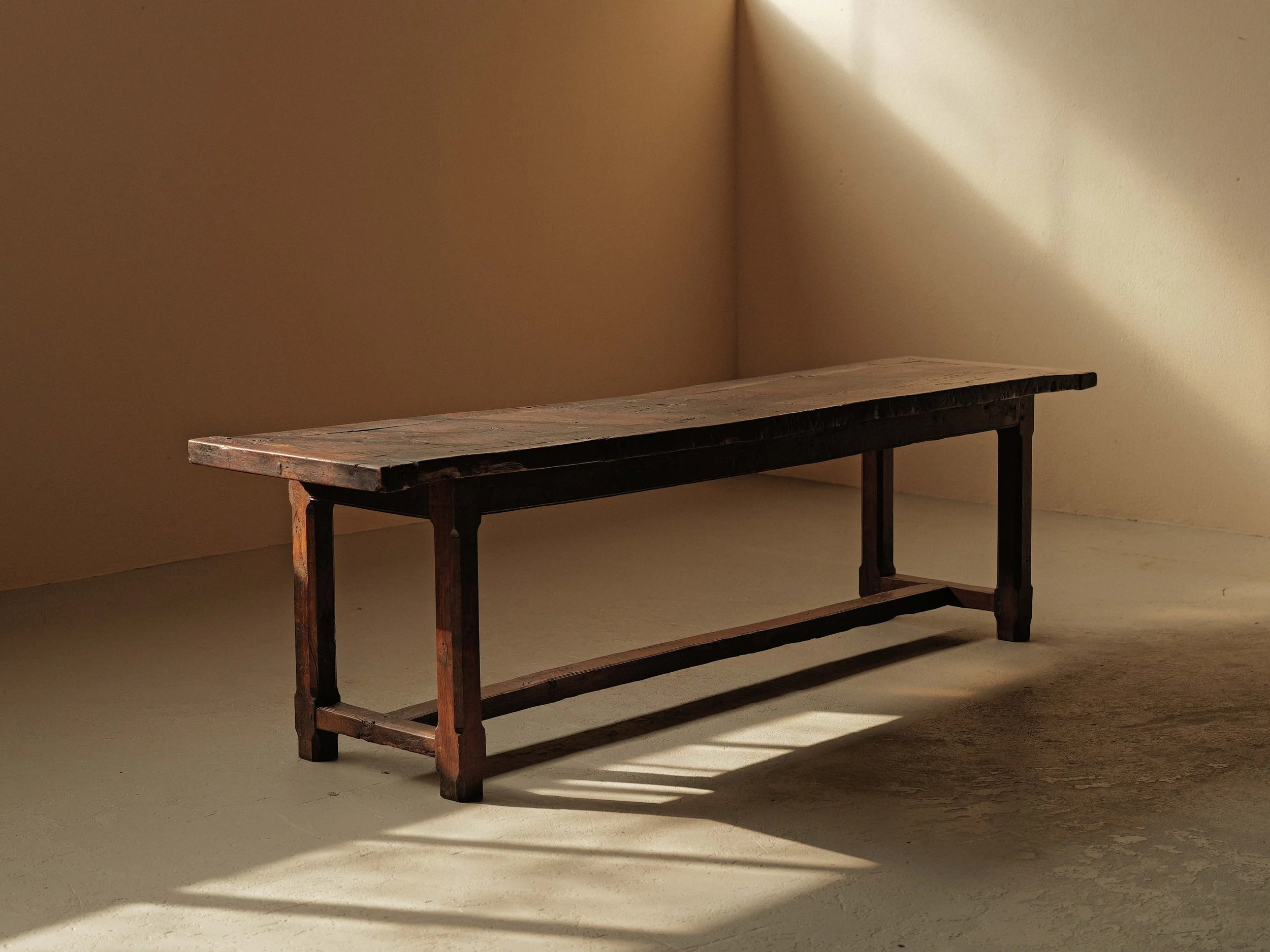 Grande table de ferme en bois massif, XIXᵉ siècle