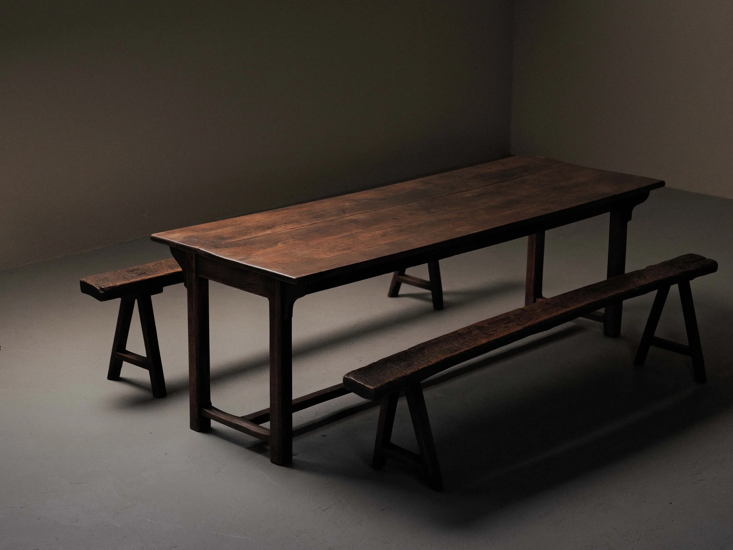 20260122T-20260122A-table-de-ferme-et-bancs-bois-massif-travail-populaire-massif-central-1900-10.jpg