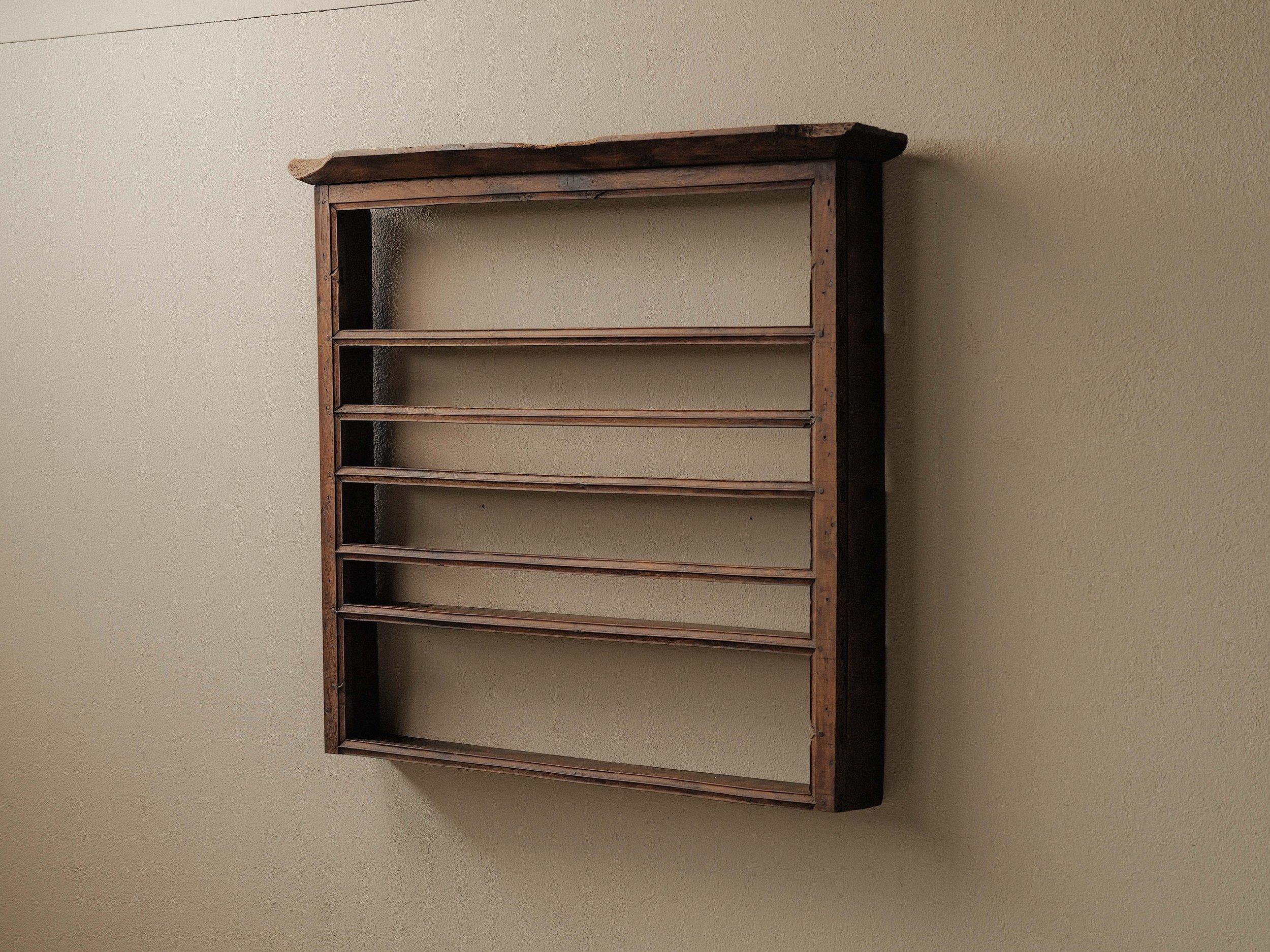 20251128M-etagere-paysanne-bois-massif-art-populaire-auvergne-19eme-siecle-10.jpg