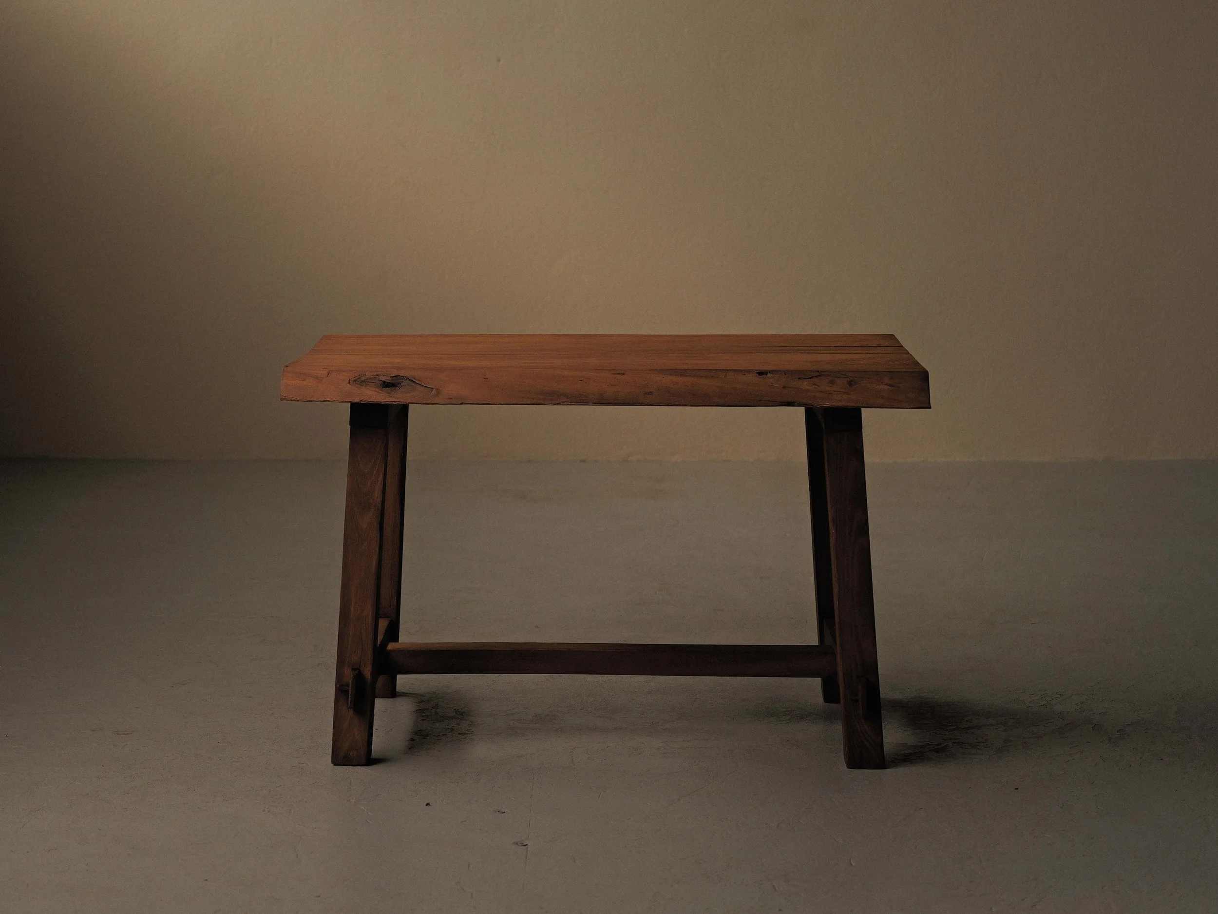20260128T2-Bureau-ou-table-brutaliste-en-chene-massif-France-Vers-1980-10.jpg