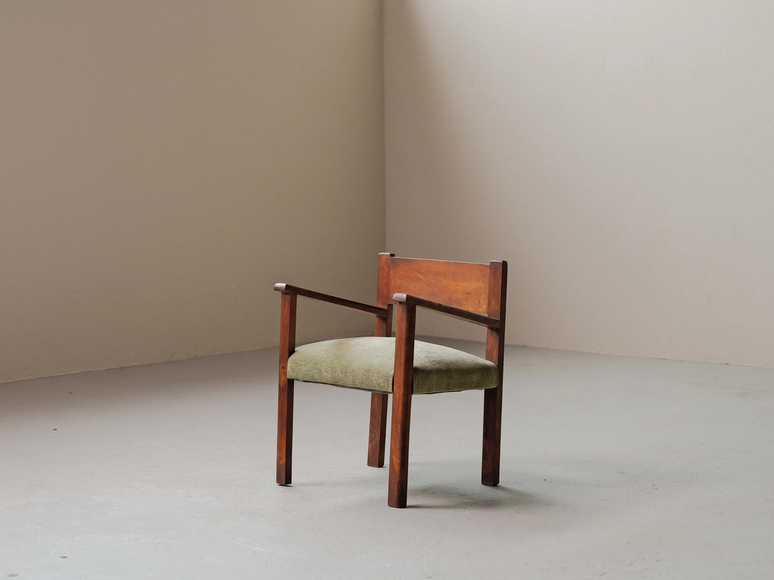 20260421A3-fauteuil-moderniste-bois-massif-et-tissu-france-vers-1950.jpg