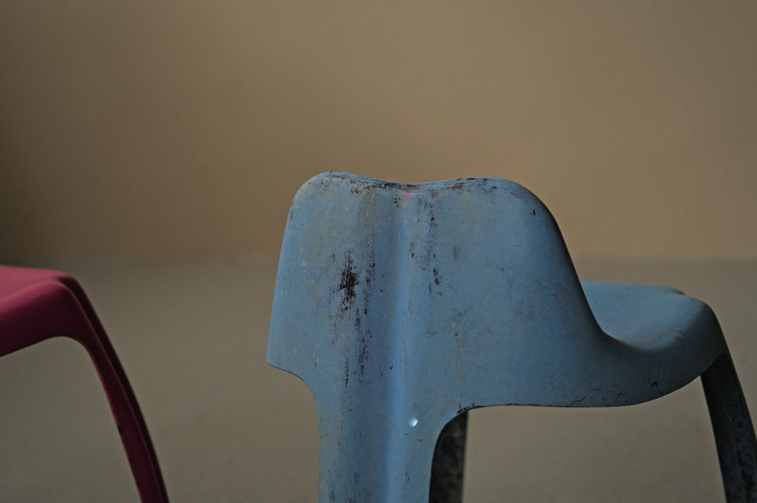 20250512A-chaises-patrick-Gingembre-fibre-de-verre-1970-14.jpg