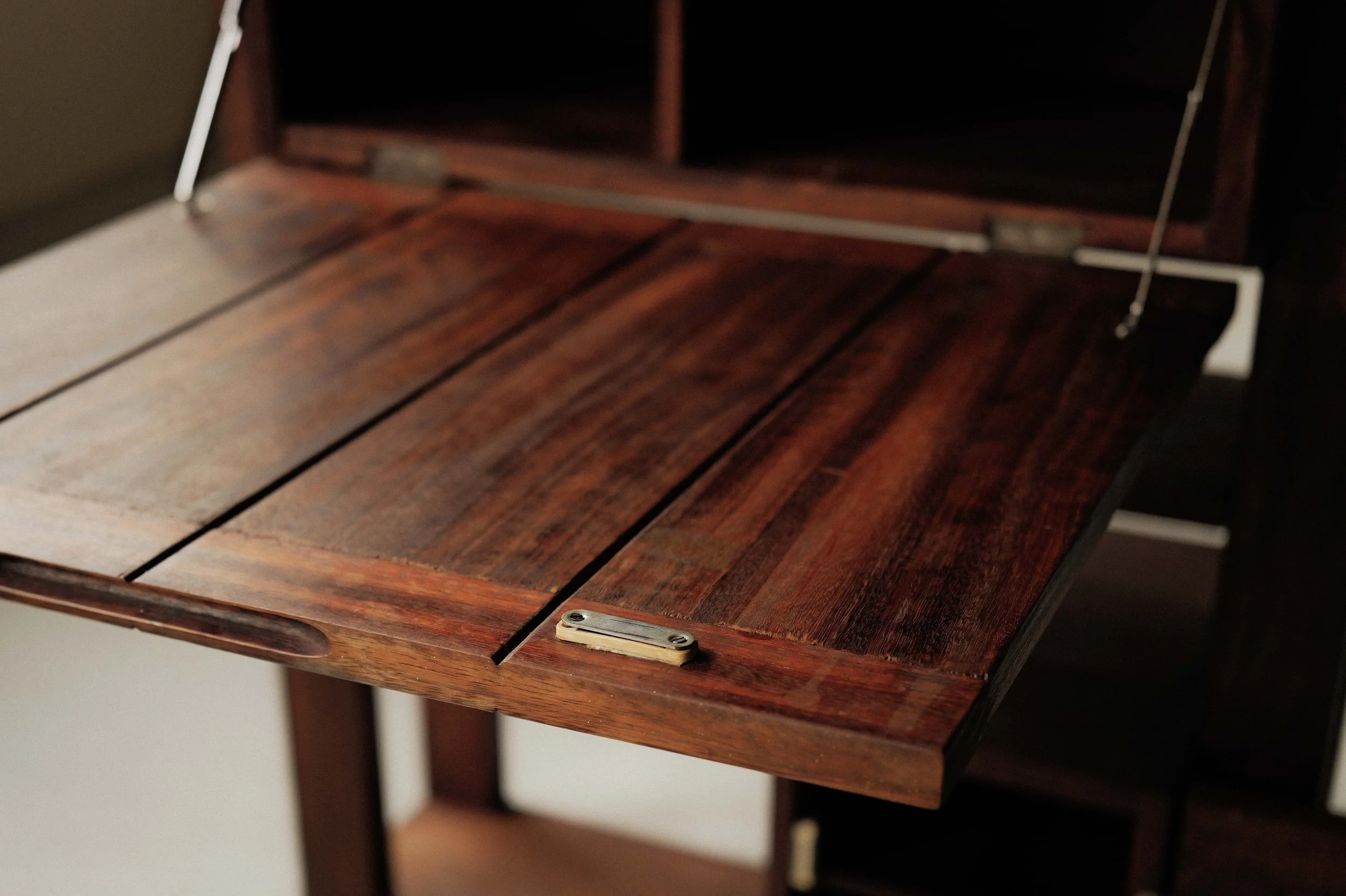20250310M-secretaire-travail-d-architecte-bois-massif-circa-1980-17.jpg