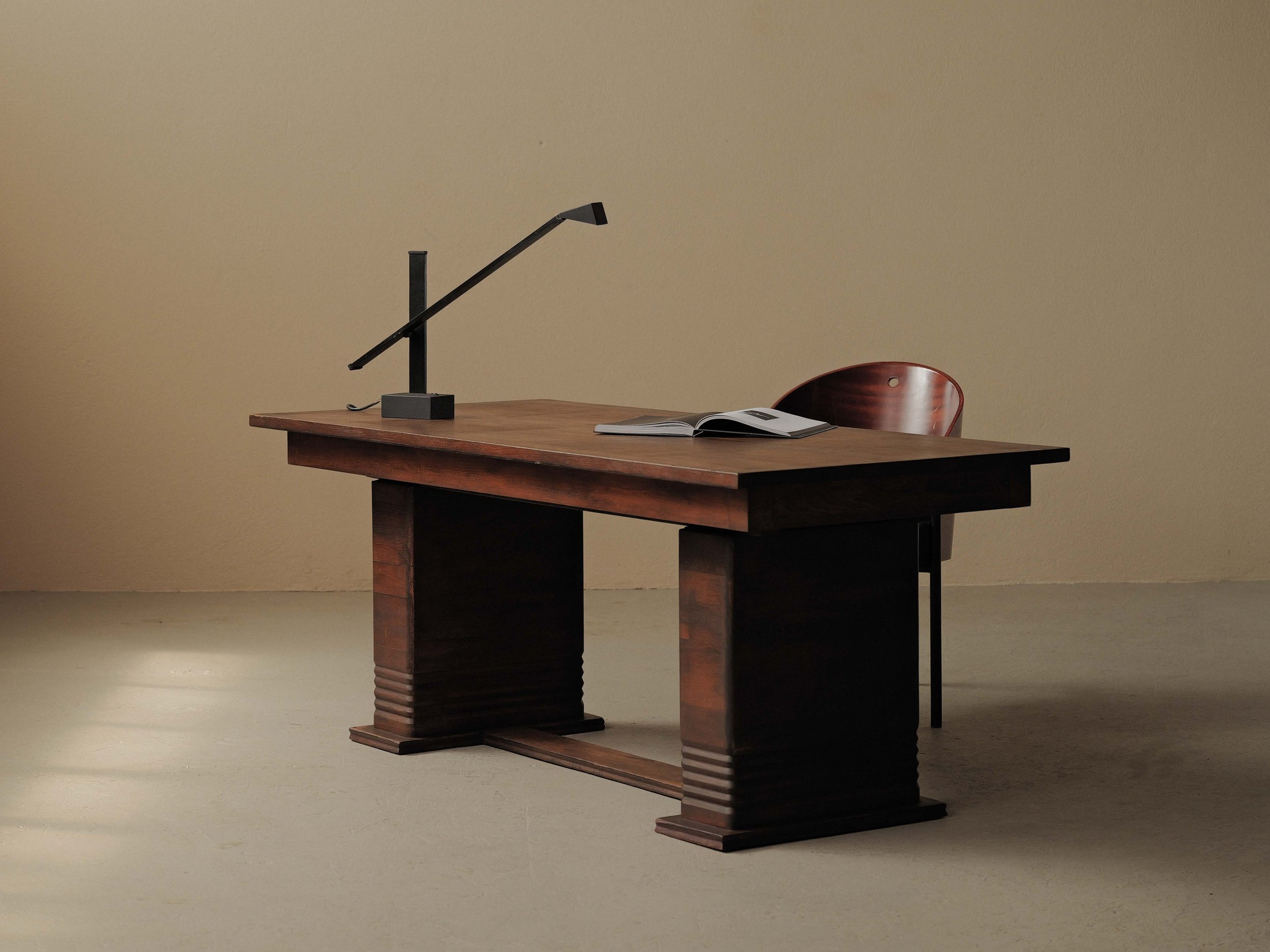 20260331T1-Table-de-repas-art-deco-moderniste-bois-massif-et-placage-France-vers-1940-18.jpg