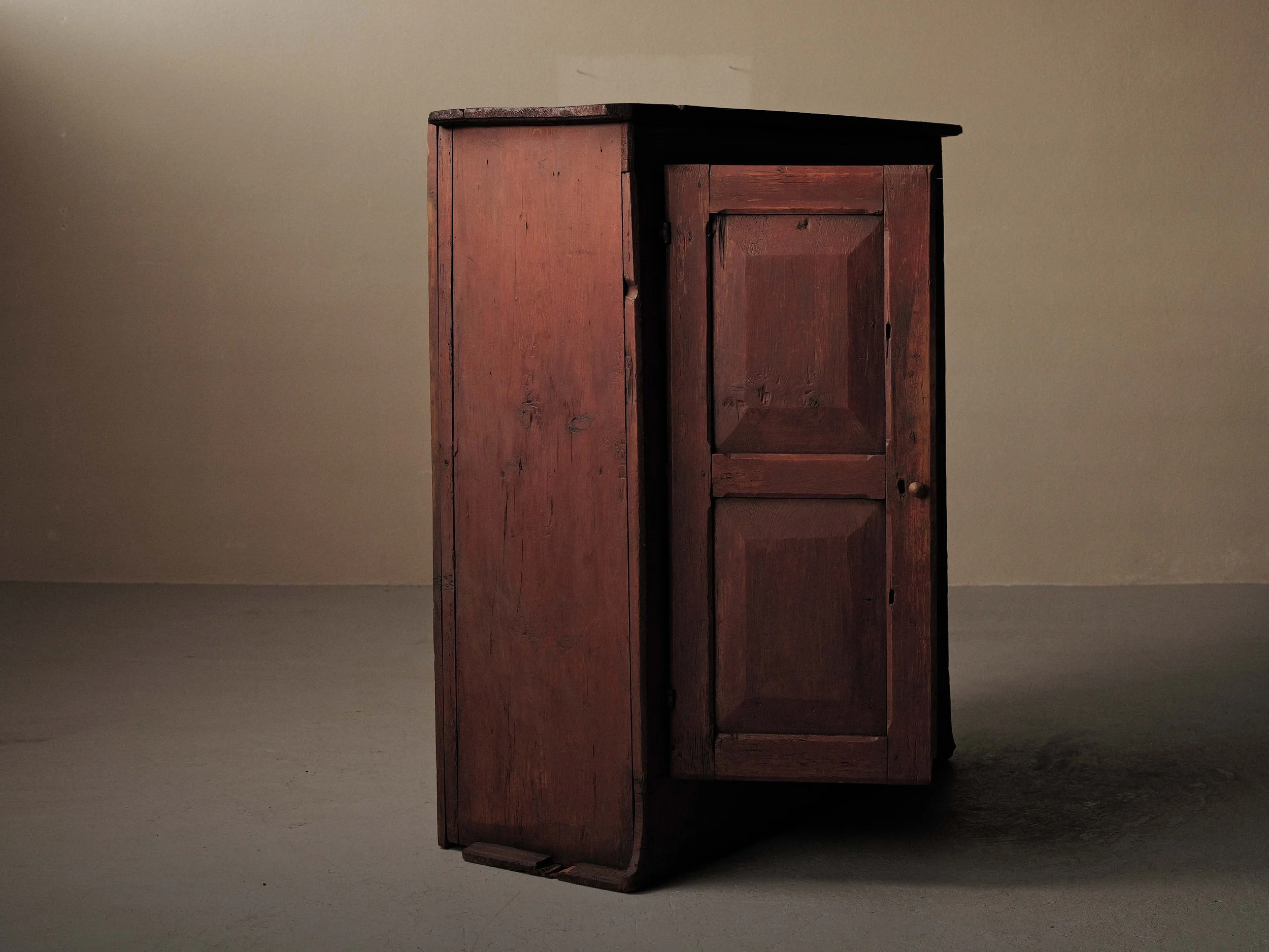 20251209-armoire-meuble-alpin-pin-massif-Suisse-18eme-siecle-14.jpg