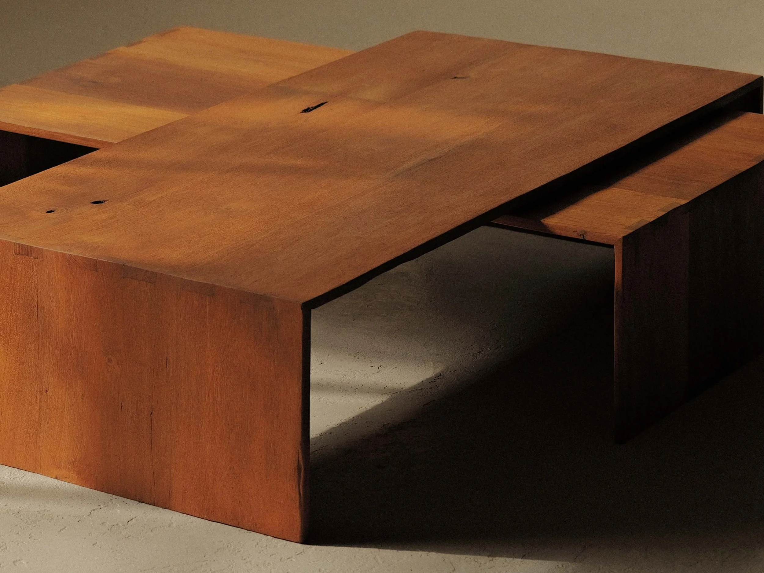20260228T1-paire-de-tables-basses-gigognes-en-bois-massif-travail-artisanal-vers-1980-6.jpg