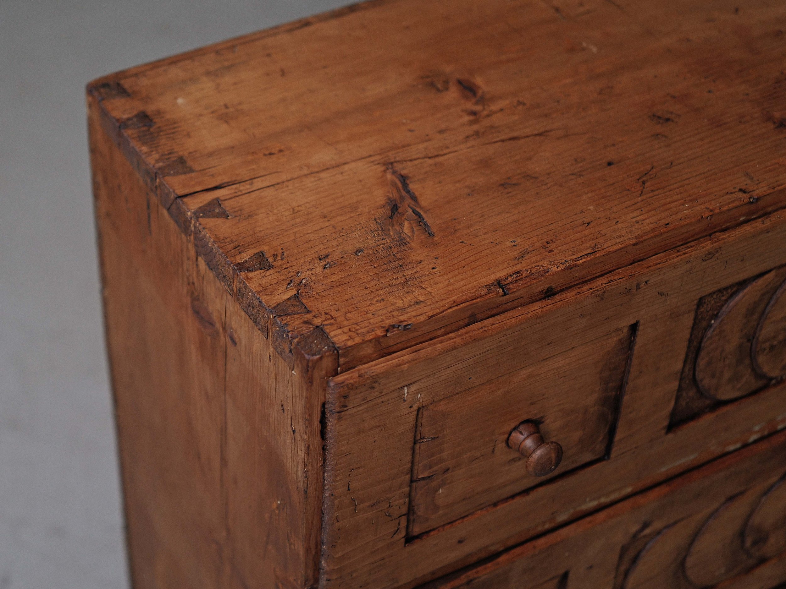 20260623M1-Commode-Pin-Massif-Alsace-ou-baviere-19eme-siecle-4.jpg