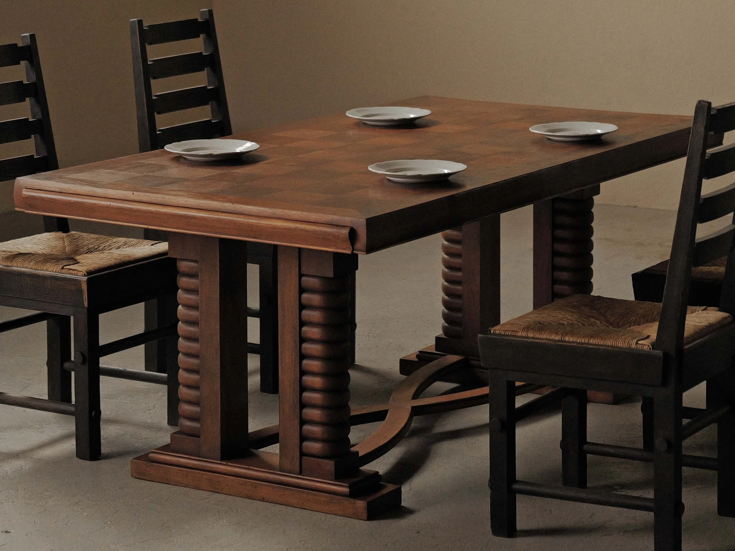 20260907T-table-en-chene-pieds-sculptes-plateau-marqueterie-france-vers-1940-16.jpg