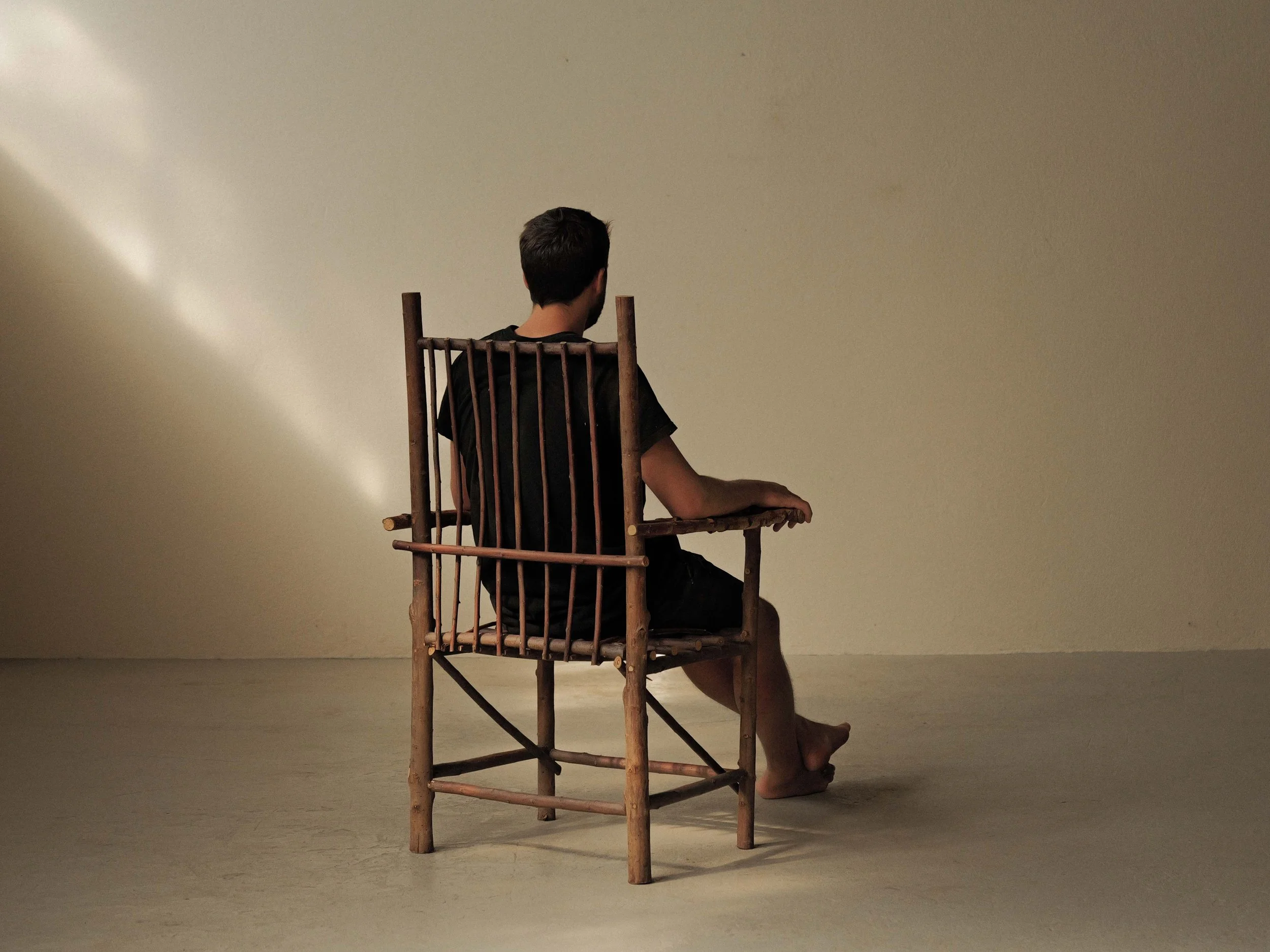 20260908A3-Fauteuil-naif-en-branches-de-noisetier-france-vers-1950-16.jpg