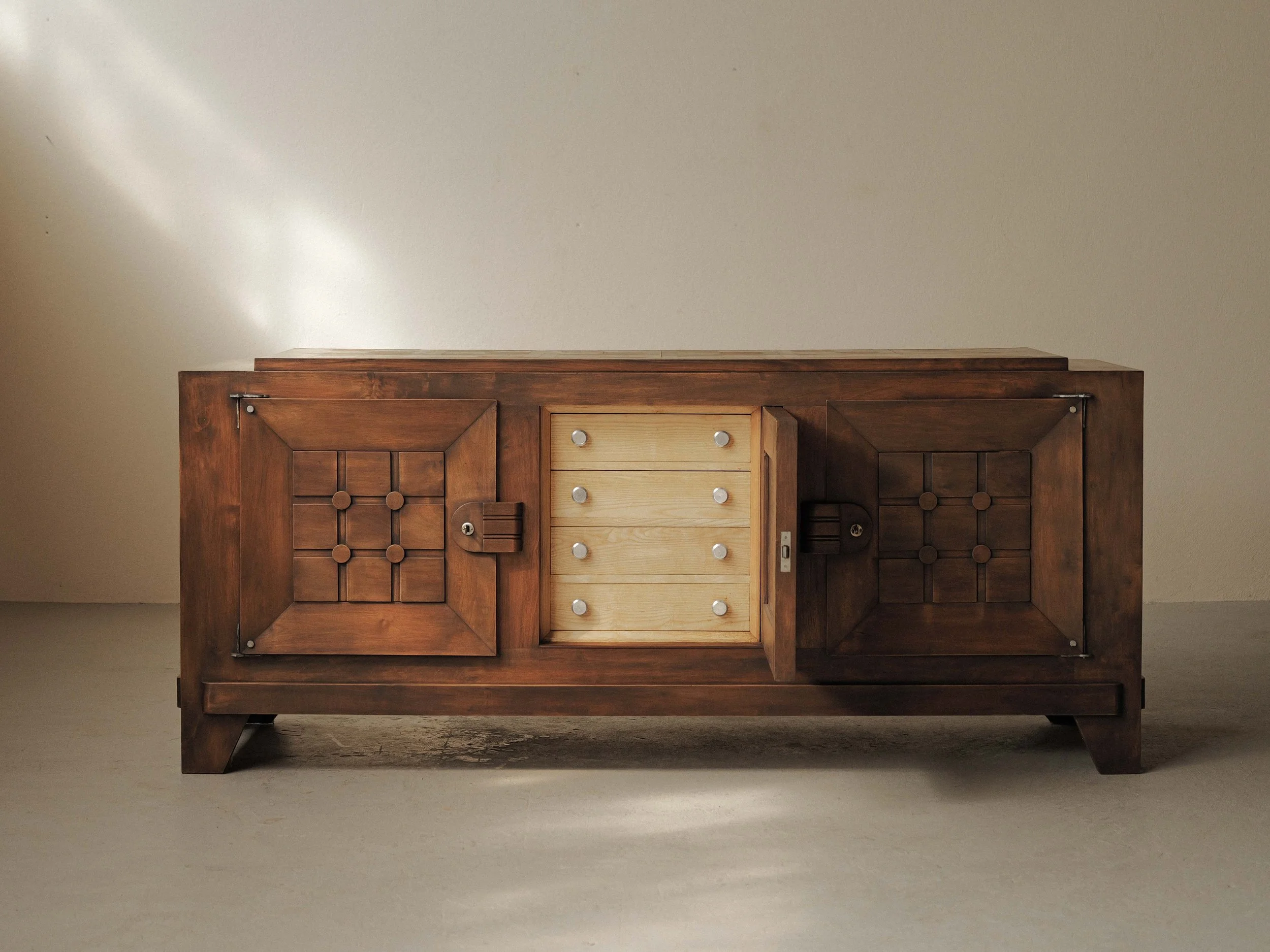 20260805M1-Buffet-en-bois-par-Charles-Dudouyt-edition-la-gentilhommiere-Circa-1940-6.jpg
