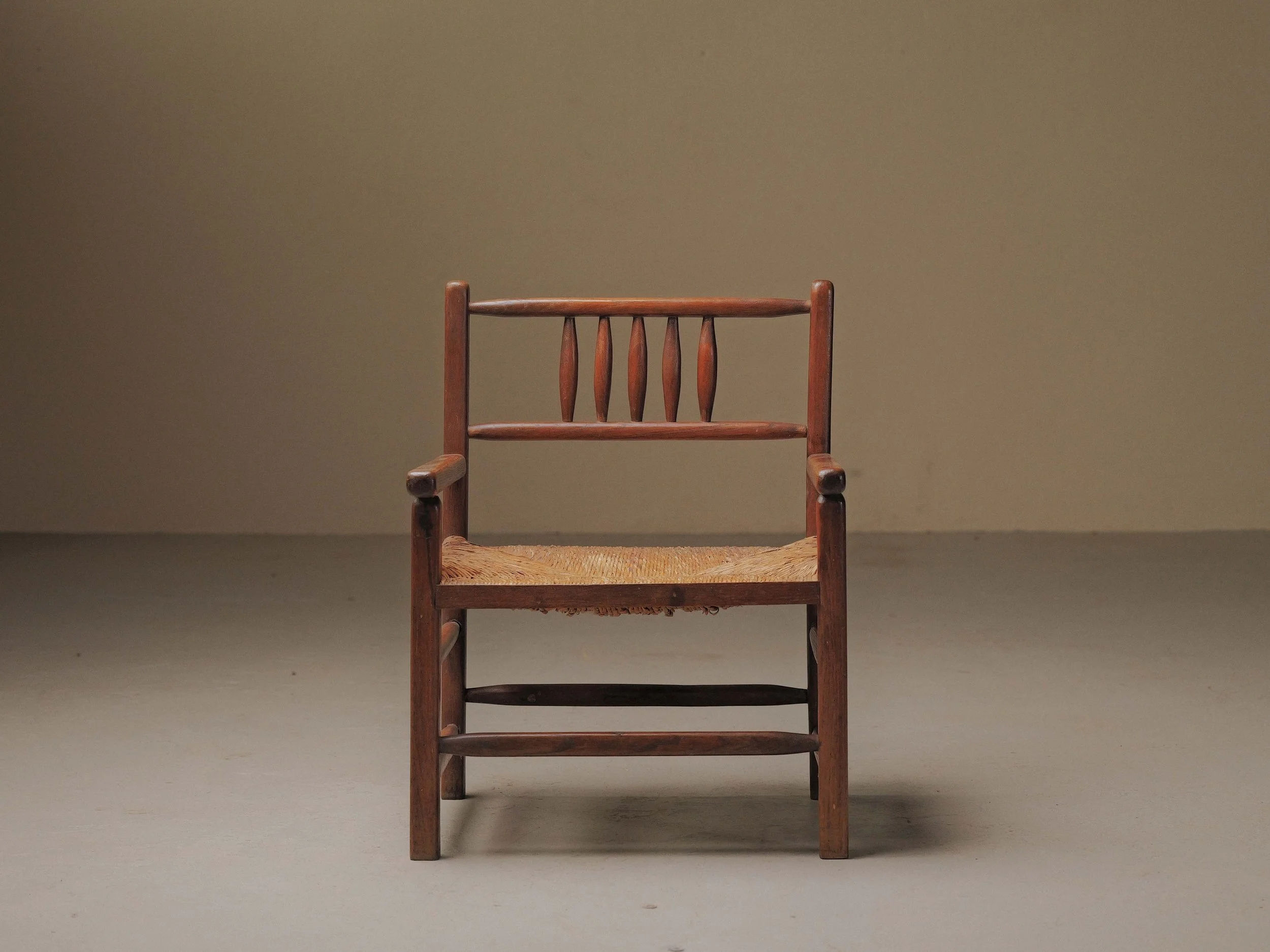 20260421A2-Fauteuil-bois-massif-paille-Vers-1950-3.jpg