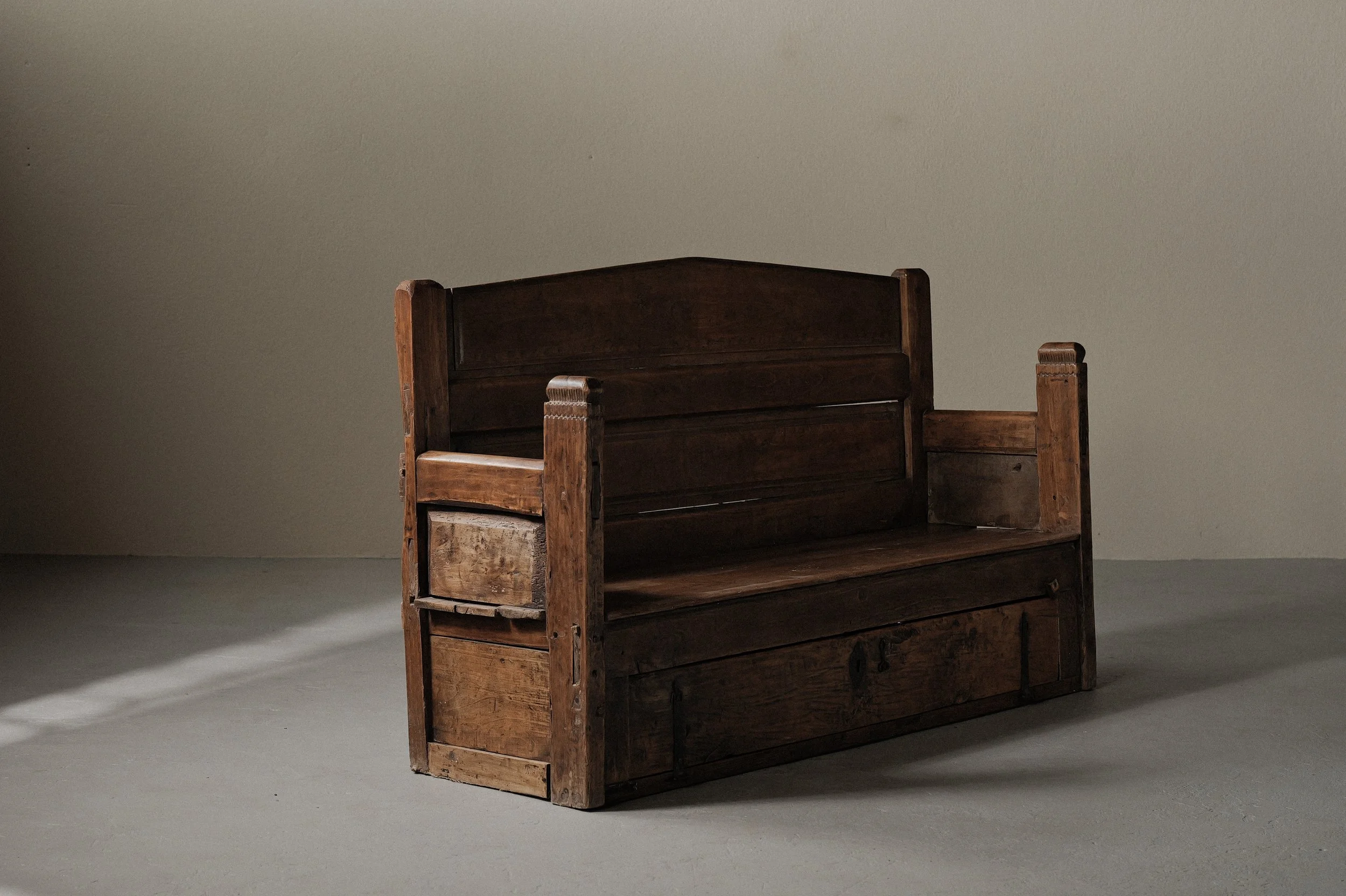 20250228A5-Banc-coffre-art-populaire-Catalogne-1800-7.jpg