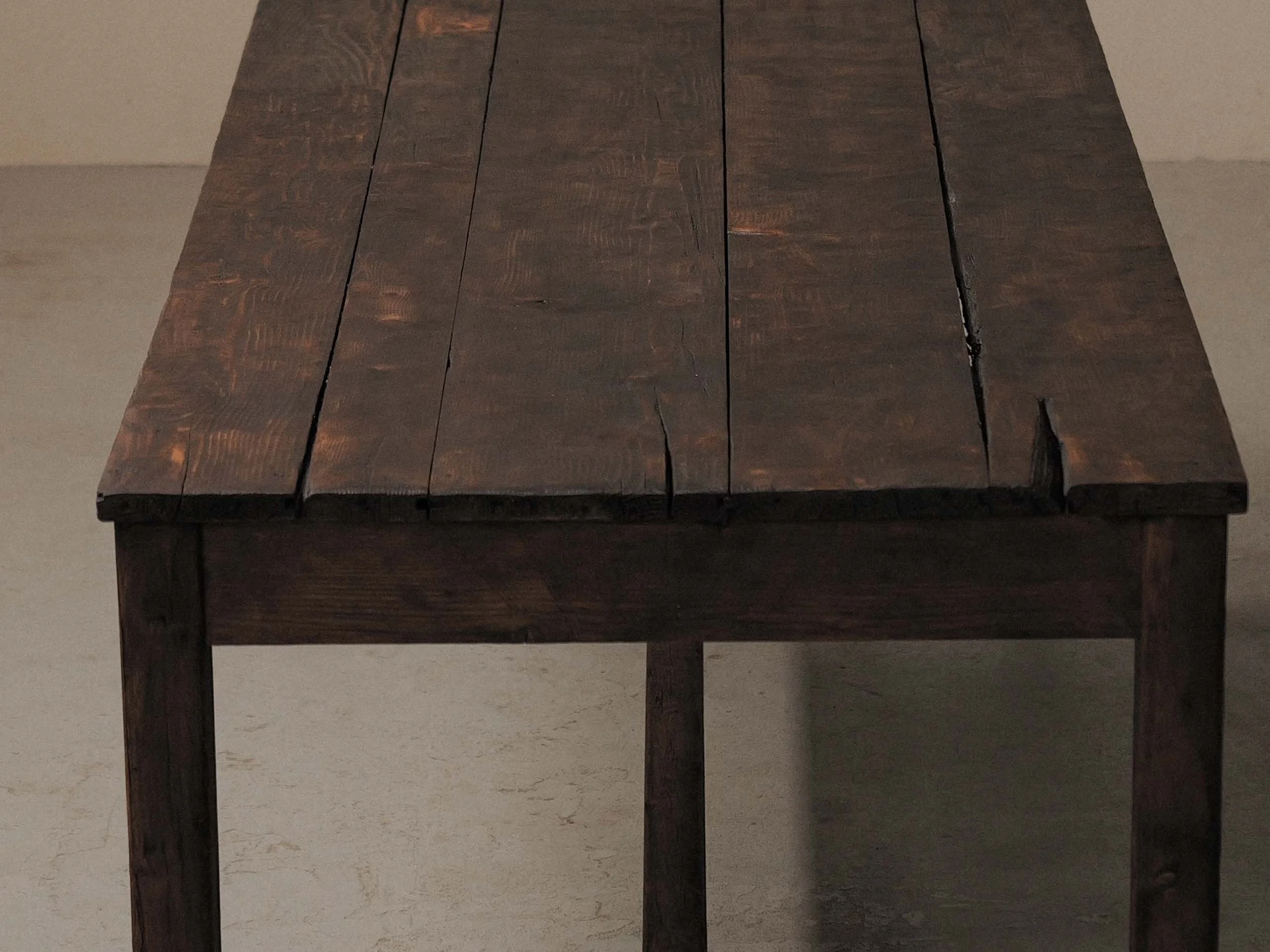20260917T3-Table-de-ferme-en-pin-massif-travail-artisanal-debut-XXeme-siecle-11.jpg