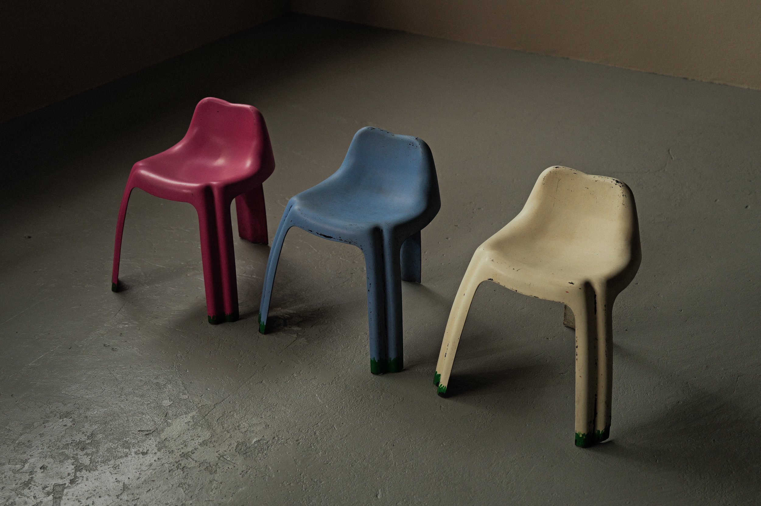 20250512A-chaises-patrick-Gingembre-fibre-de-verre-1970-7.jpg