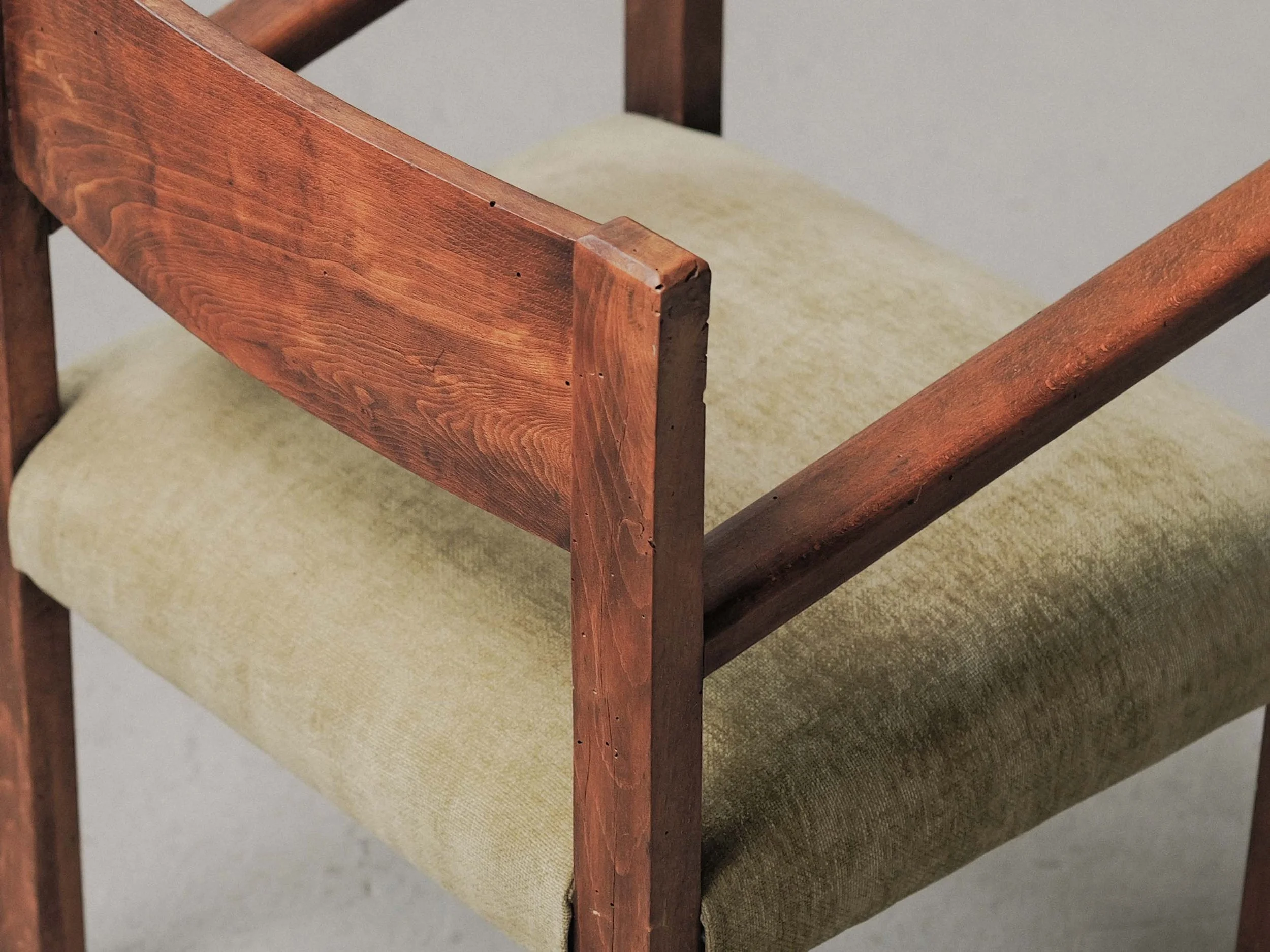 20260421A3-fauteuil-moderniste-bois-massif-et-tissu-france-vers-1950-10.jpg