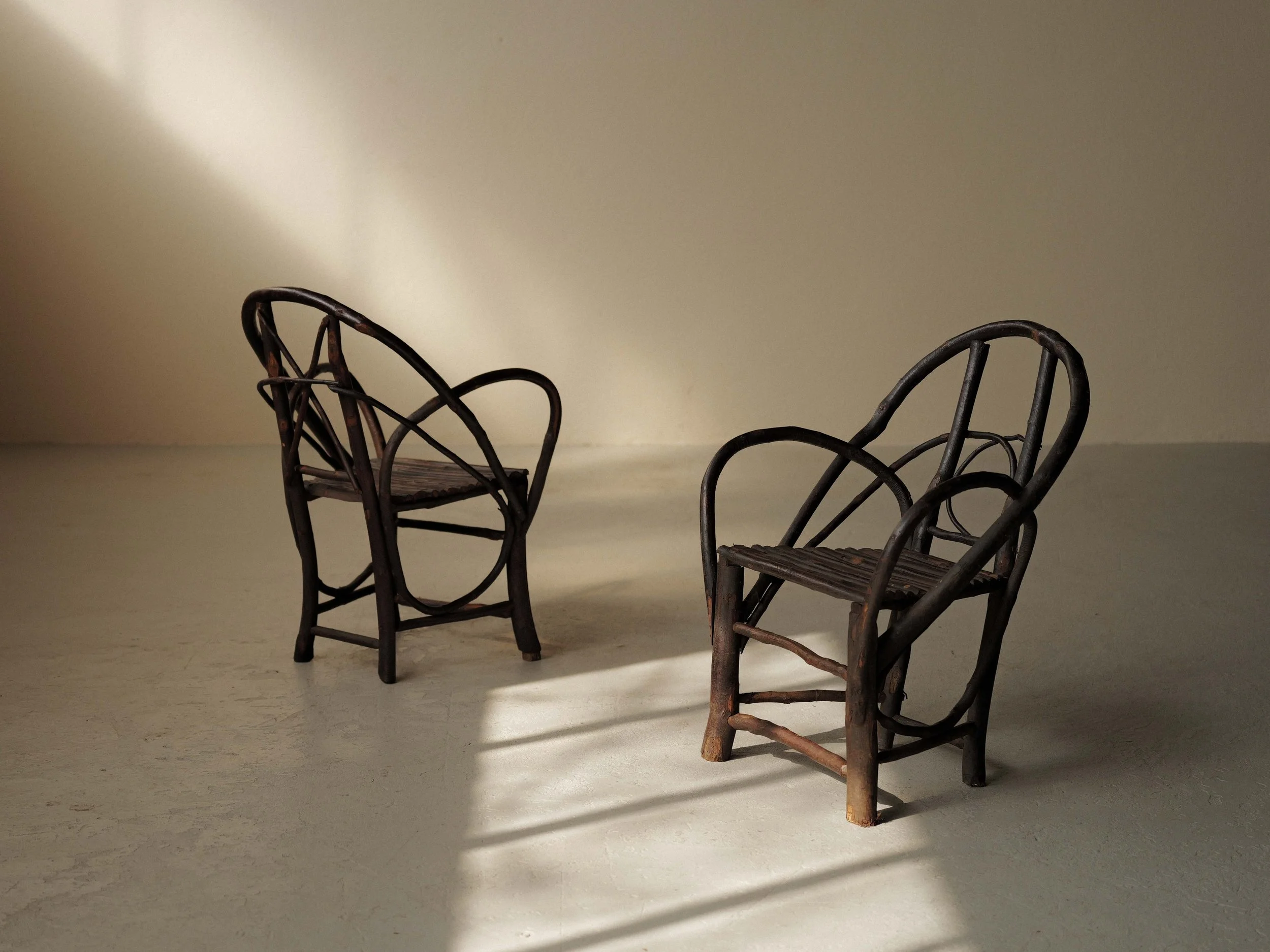 20260319A-paire-de-fauteuils-en-branches-de-noisetier-art-populaire-auvergne-debut-20-eme-siecle-9.jpg