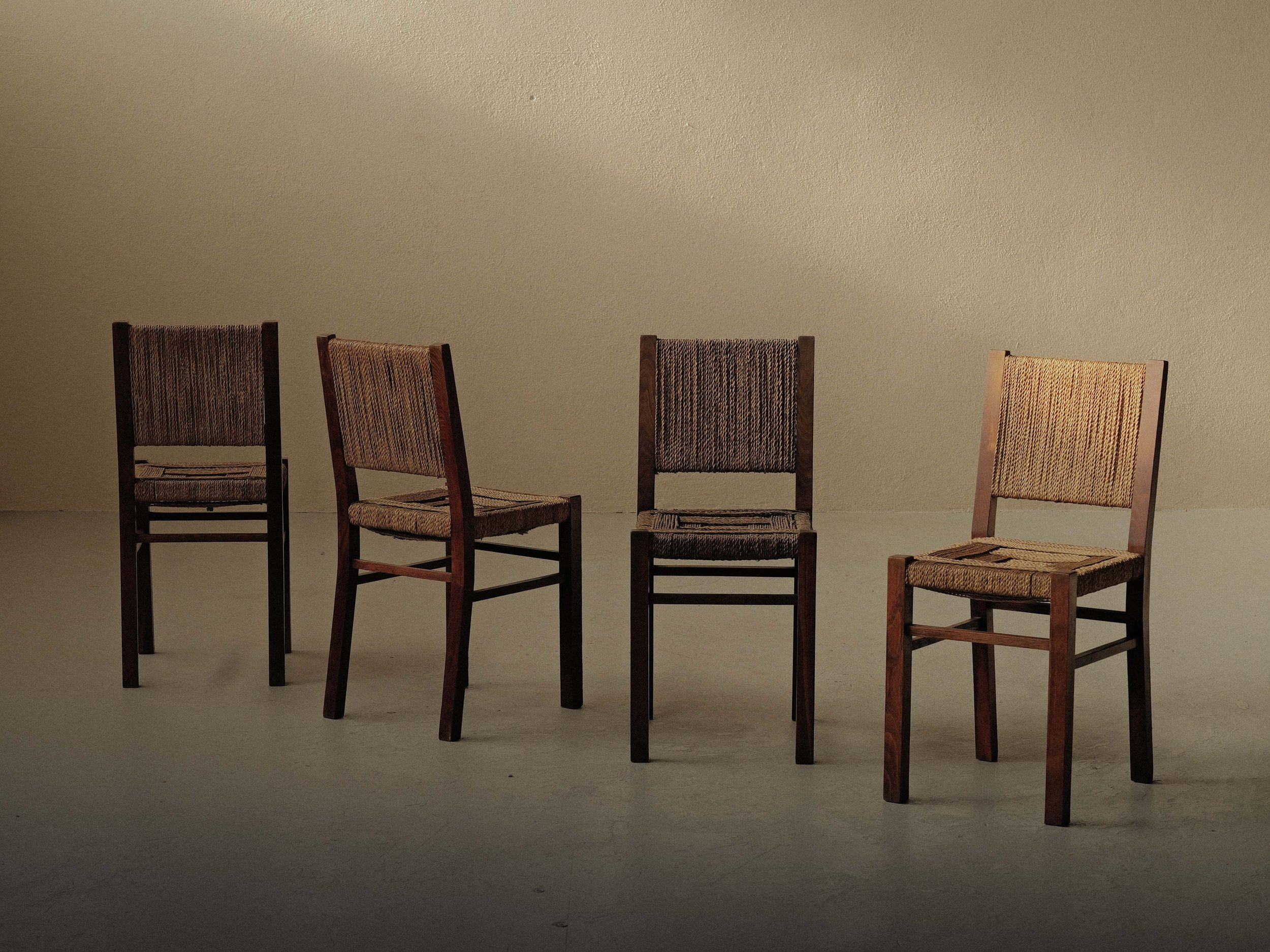 🔴 Chaises modernistes en bois massif et corde – circa 1950