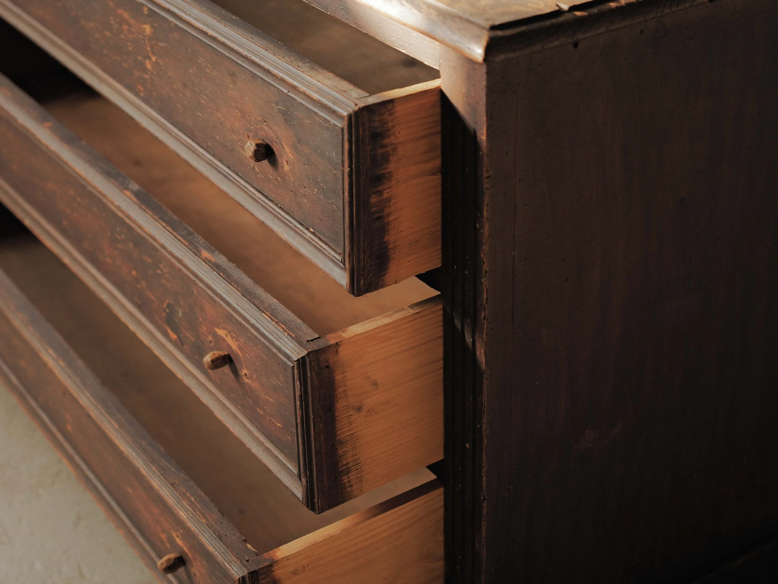 20260216M-Commode-ancien-meuble-de-metier-ou-d-atelier-en-bois-massif-Vers-1900-9.jpg