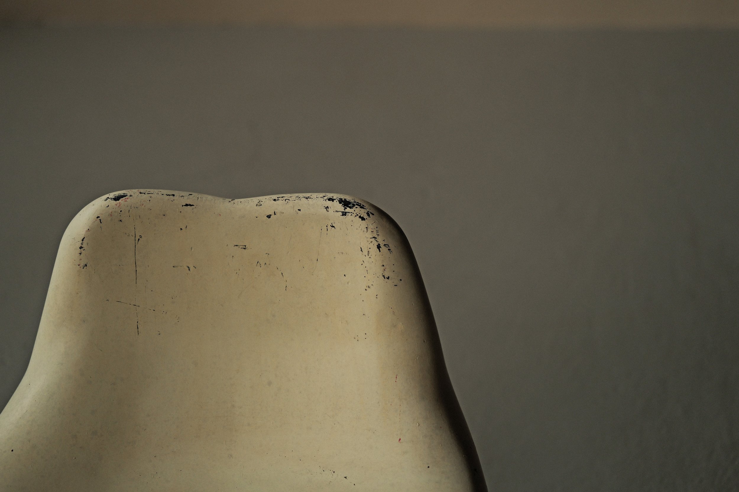20250512A-chaises-patrick-Gingembre-fibre-de-verre-1970-8.jpg