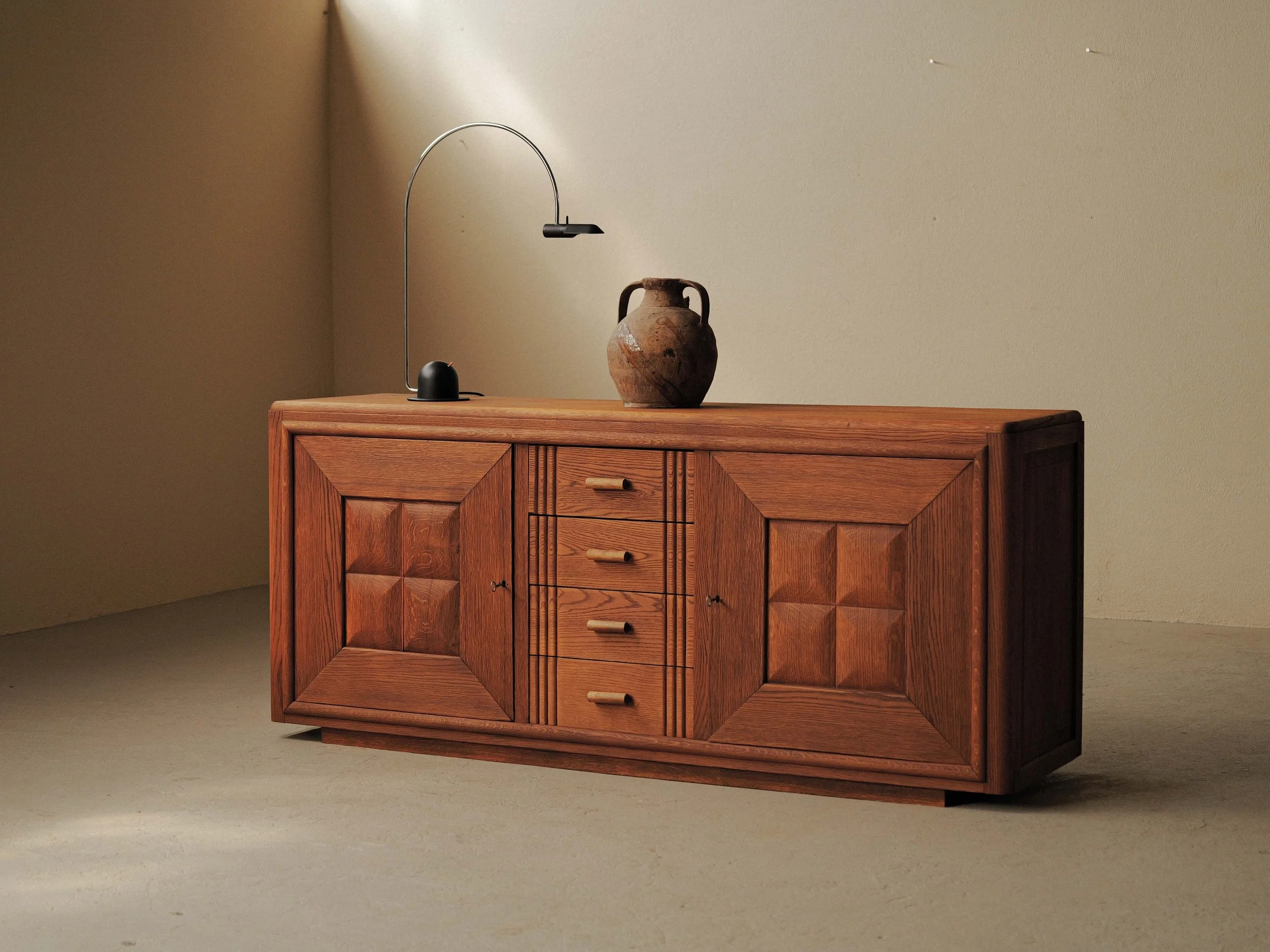 20260704M-Buffet-art-deco-en-chene-et-placage-de-chene-france-vers-1940-1950-15.jpg