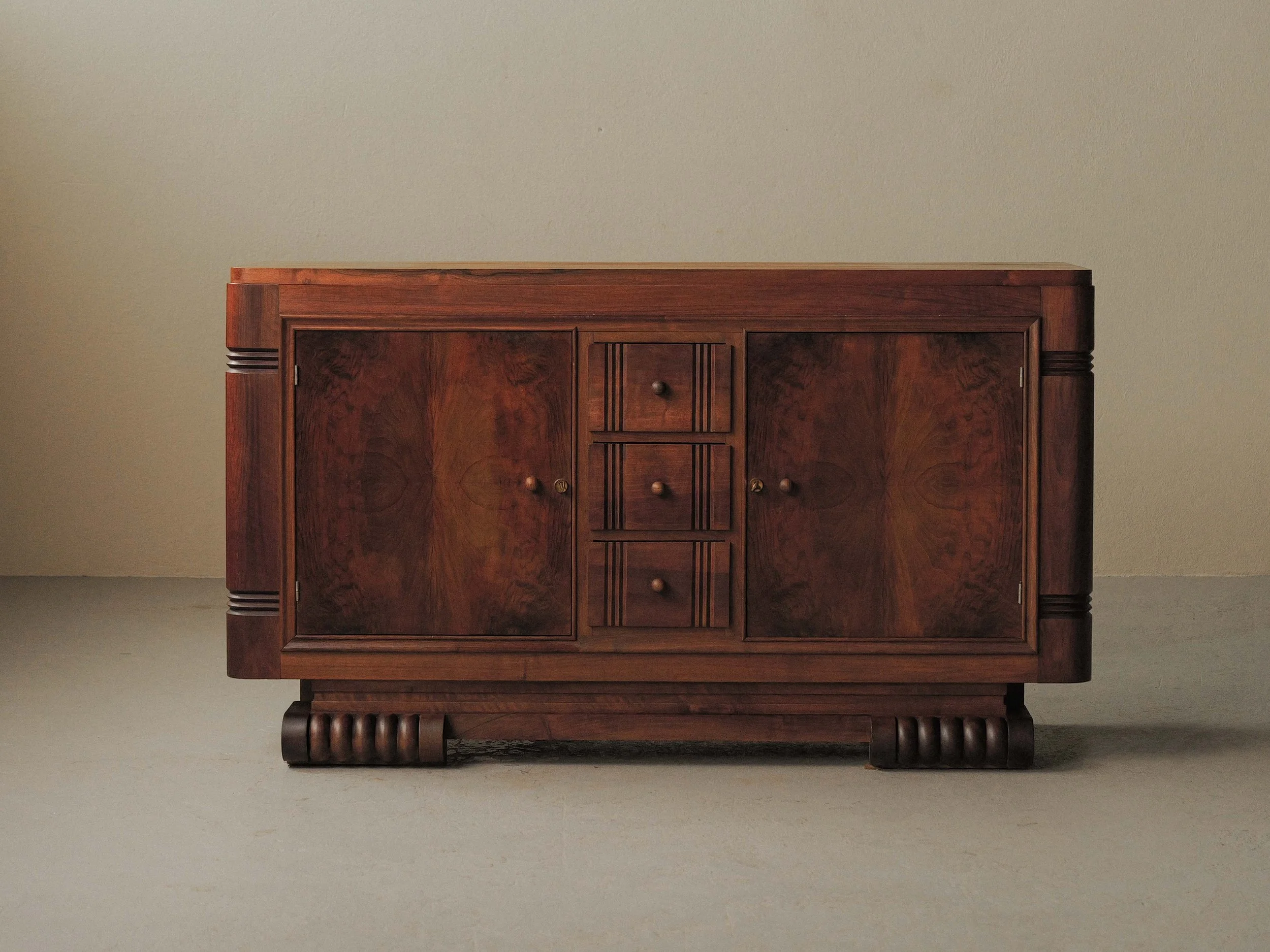 🔴 Buffet Art déco en noyer  France, vers 1940