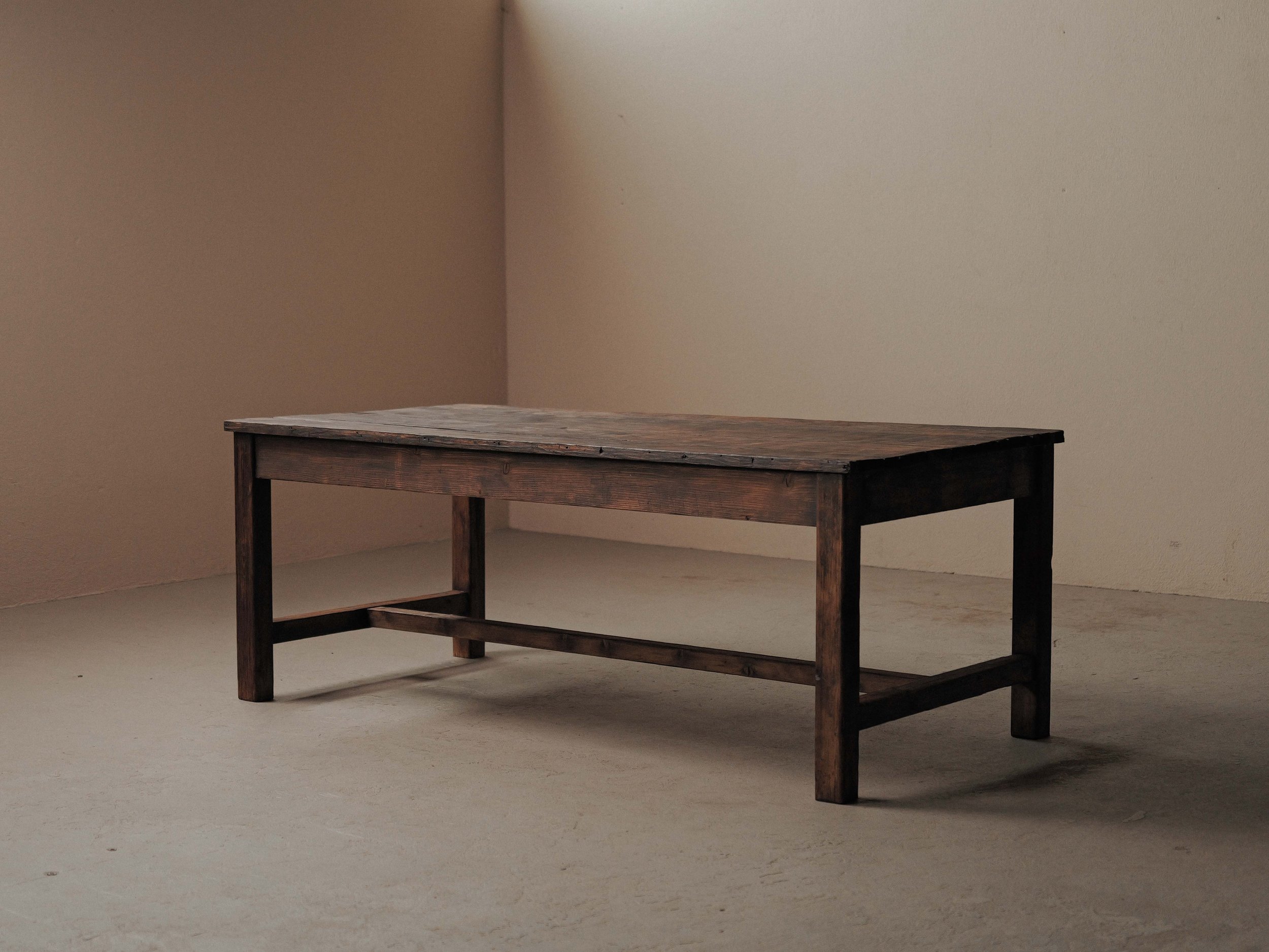 20260917T3-Table-de-ferme-en-pin-massif-travail-artisanal-debut-XXeme-siecle.jpg