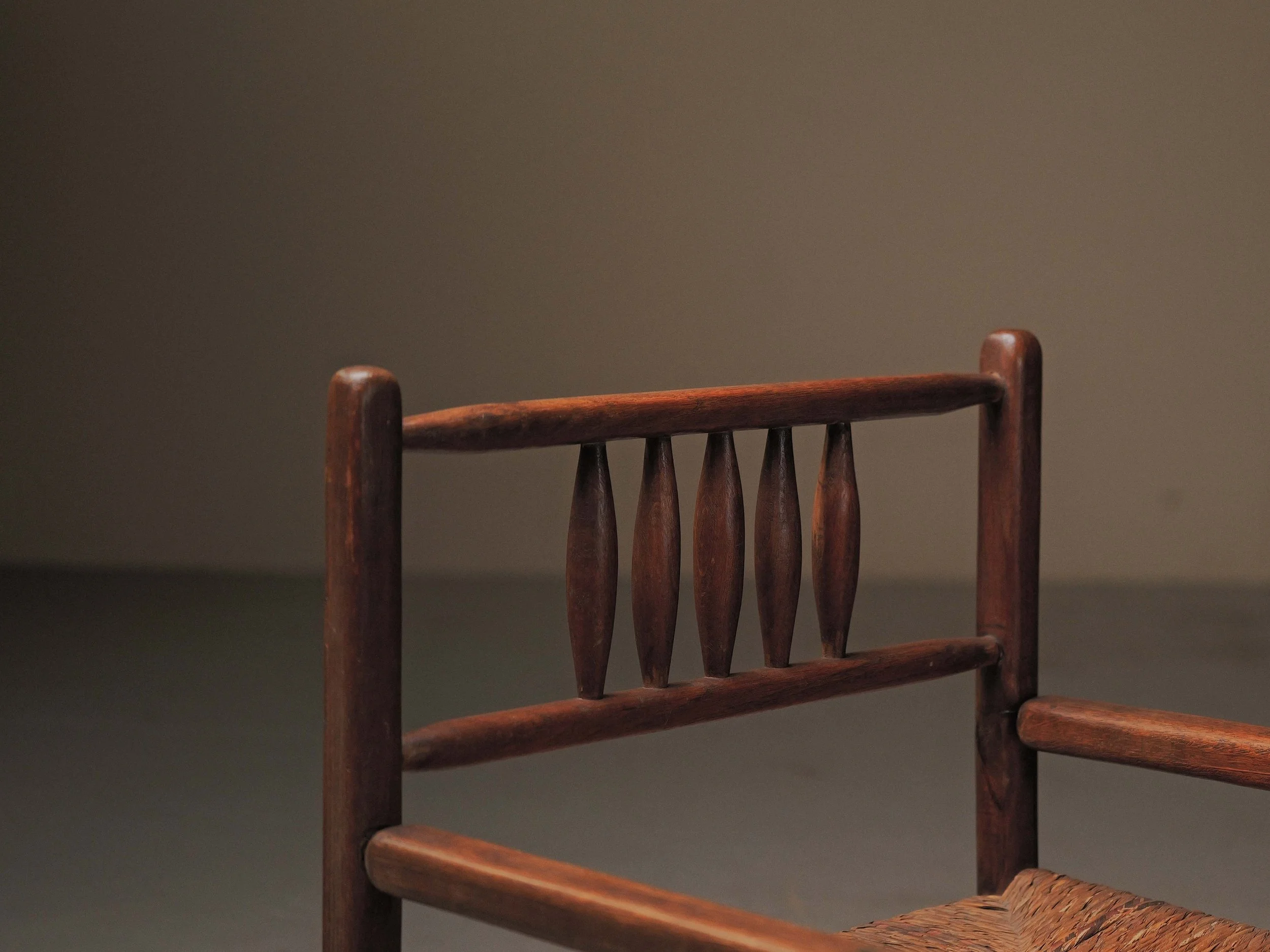 20260421A2-Fauteuil-bois-massif-paille-Vers-1950-9.jpg