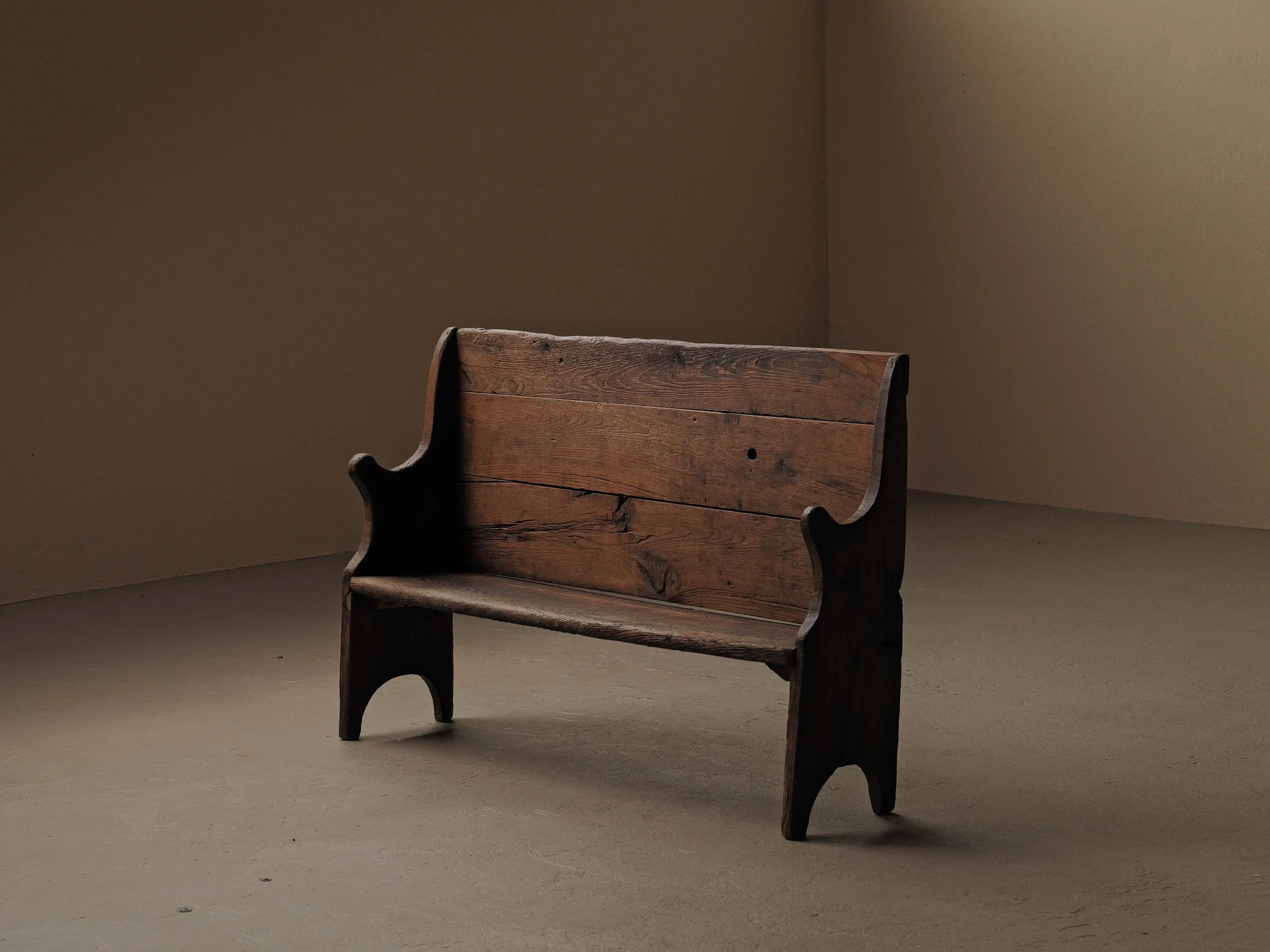 Banc de ferme, art populaire, Aubrac, XIXe siècle