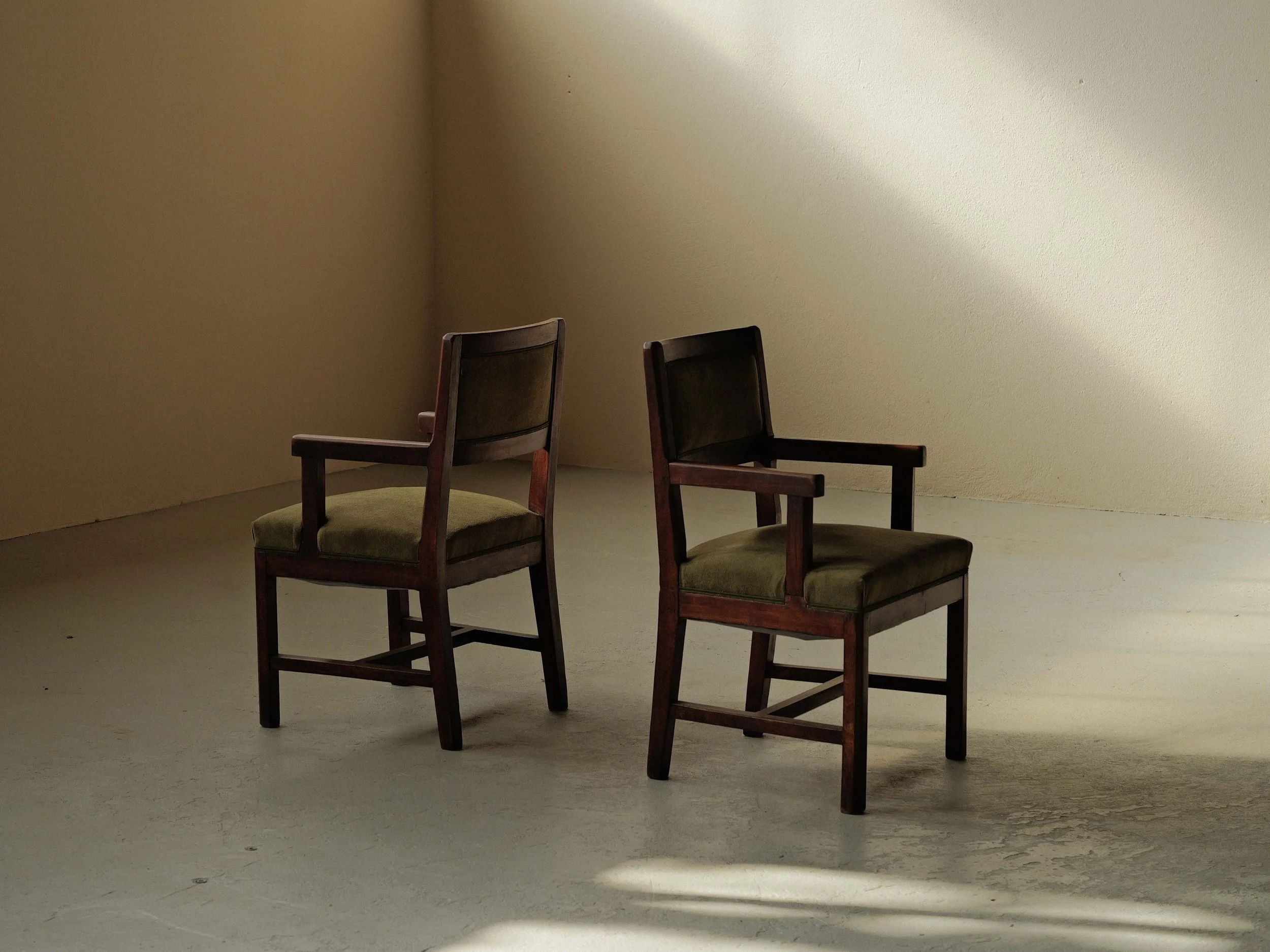 20260120A-paire-de-fauteuils-art-deco-chene-massif-et-tissu-vert-mousse-france-1930-14.jpg