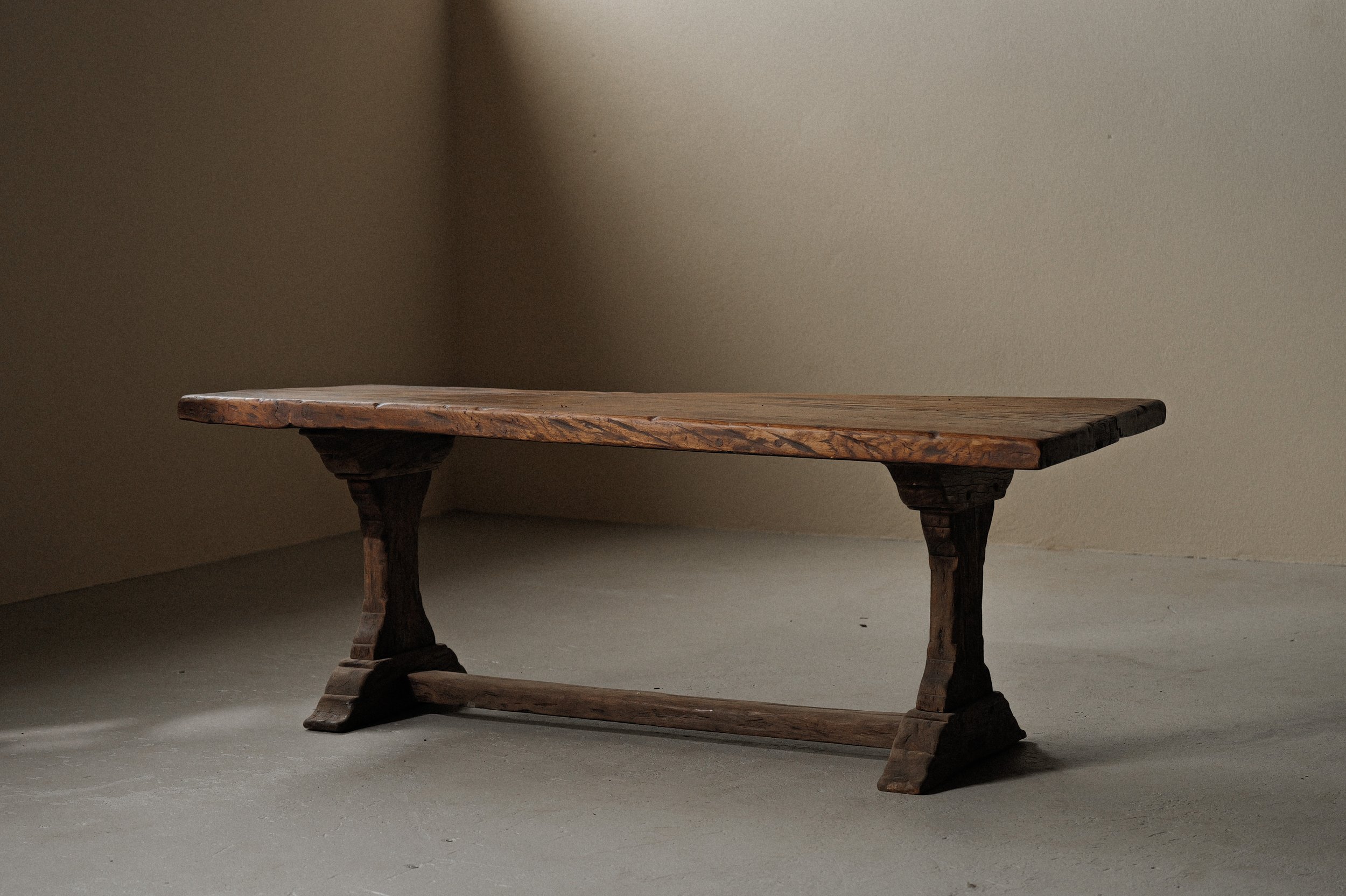 20250630T-table-monastere-chene-massif-1900-2.jpg