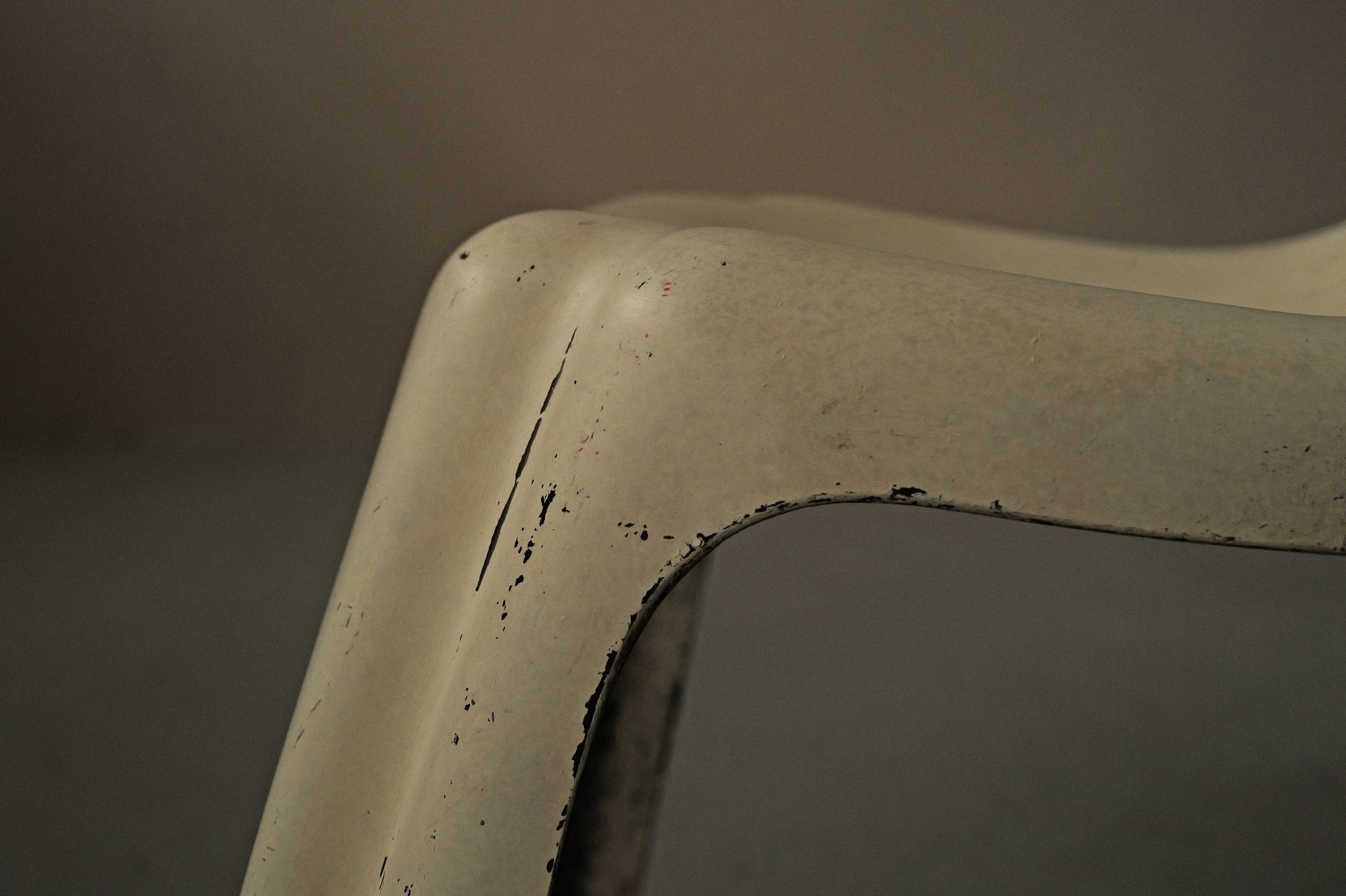 20250512A-chaises-patrick-Gingembre-fibre-de-verre-1970-17.jpg
