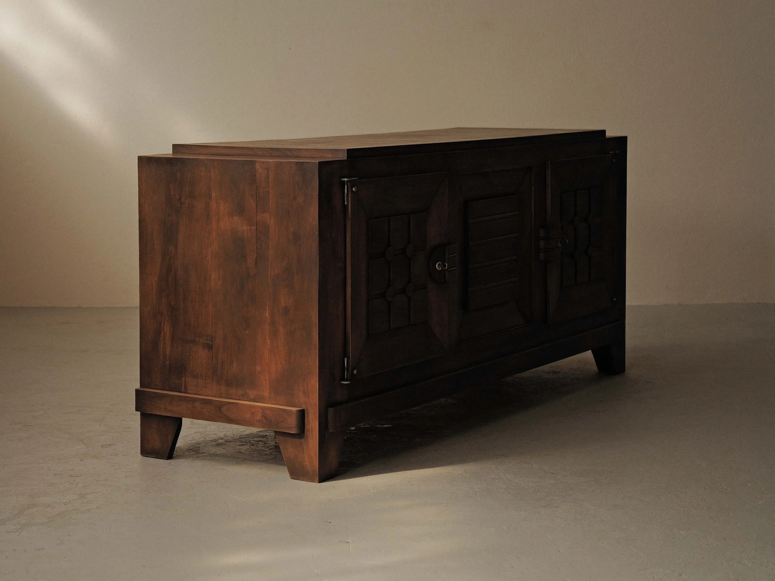 20260805M1-Buffet-en-bois-par-Charles-Dudouyt-edition-la-gentilhommiere-Circa-1940-19.jpg