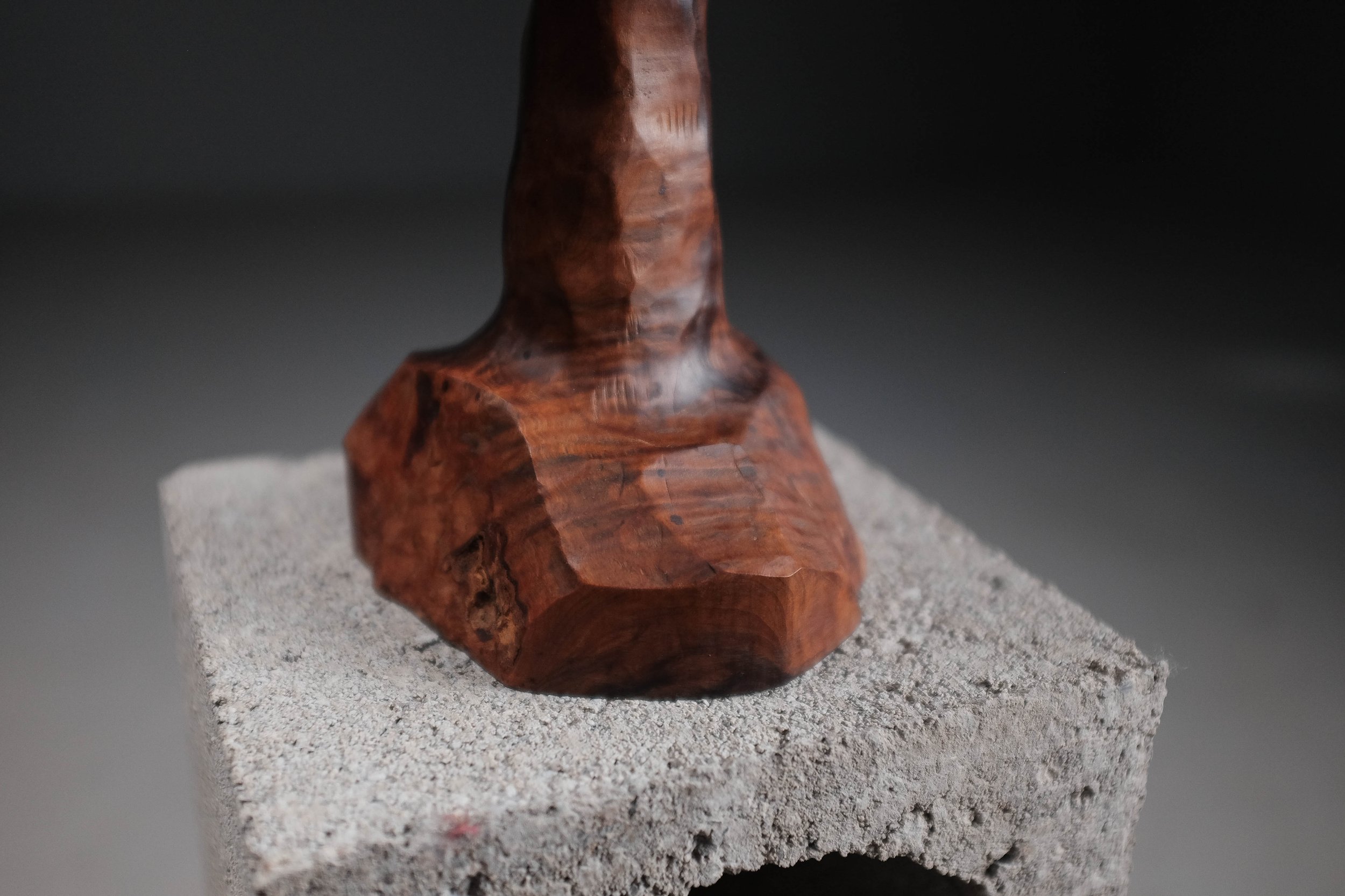 Lampe brutaliste en Olivier massif, Circa 1960