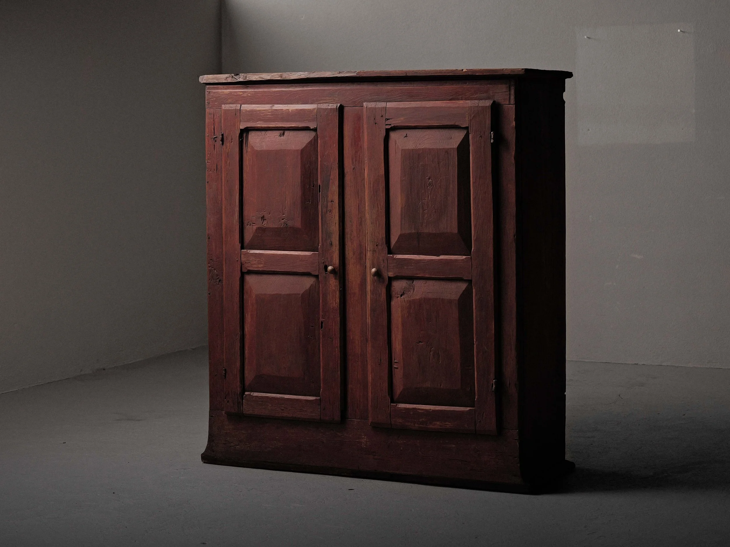 20251209-armoire-meuble-alpin-pin-massif-Suisse-18eme-siecle-2.jpg