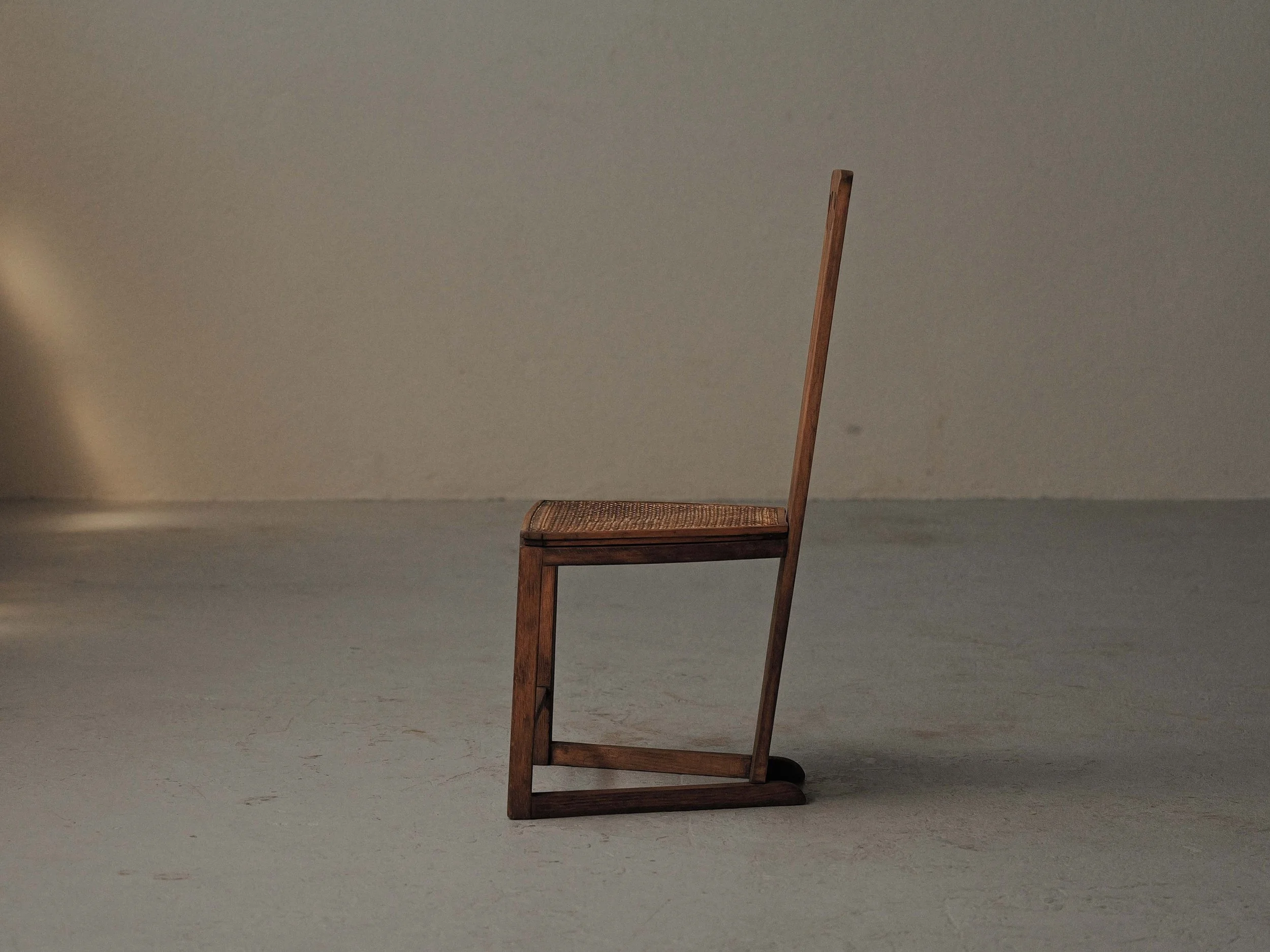 20260518A-chaise-d'appoint-bois-massif-et-cannage-pietements-traineaux-vers-1900-7.jpg