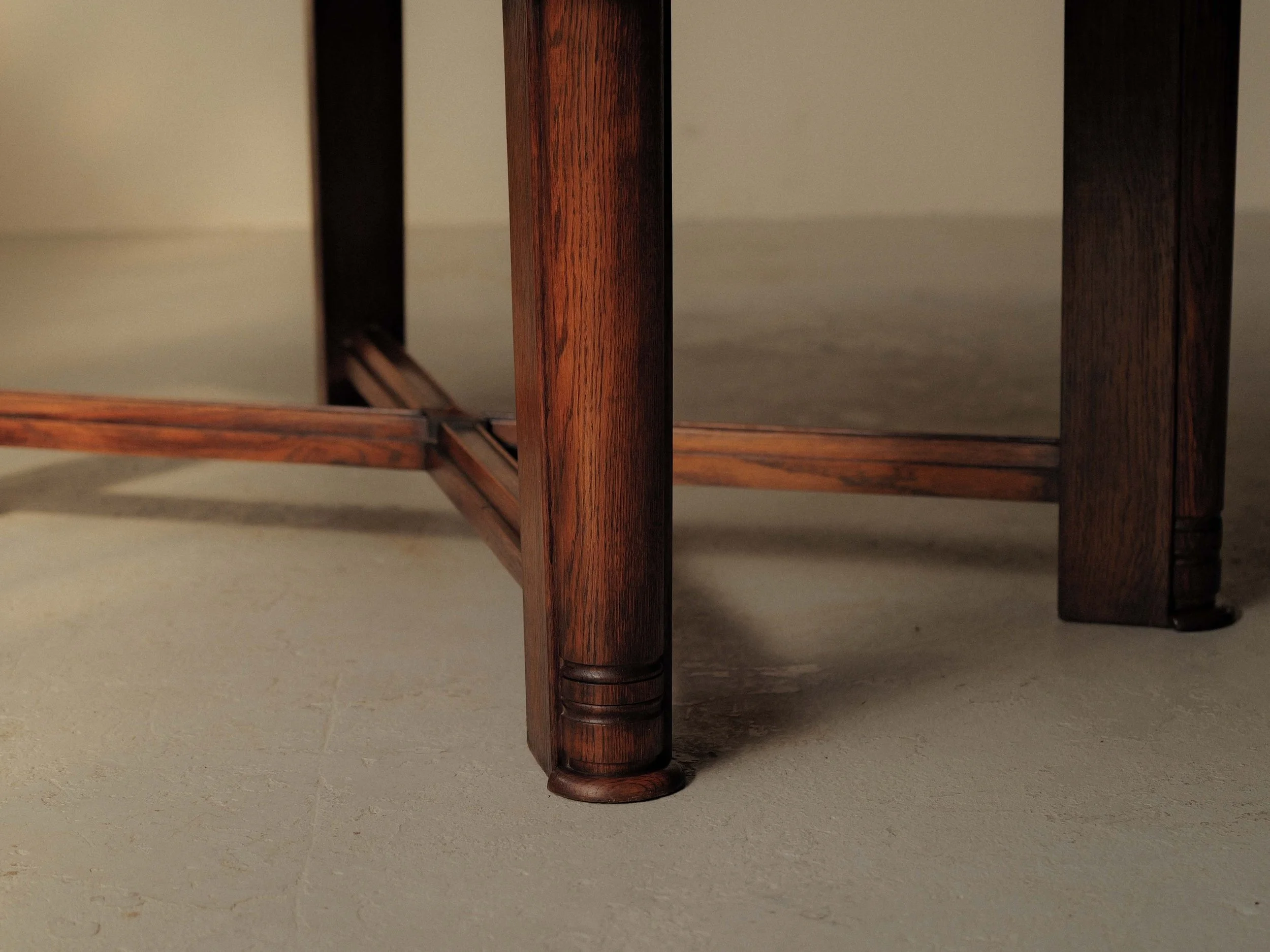 20260413T2-table-de-style-art-deco-en-chêne-France-circa-1940-10.jpg